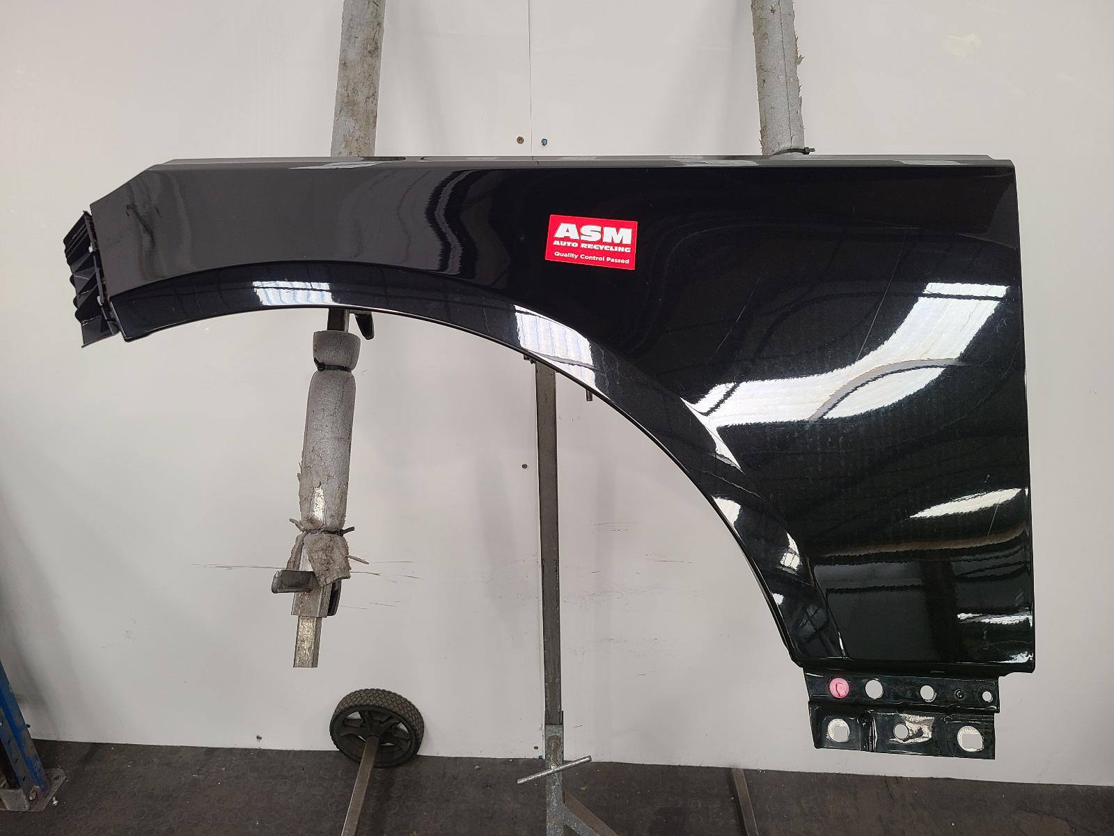 View Auto part L Wing Land Rover Range Rover 2020