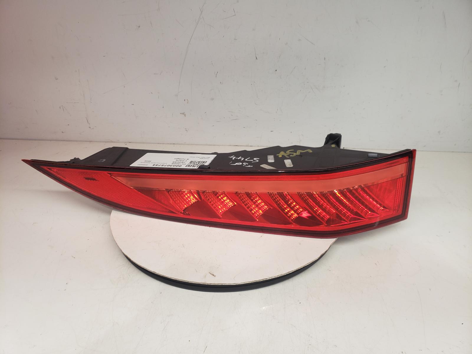 View Auto part R Taillight Jaguar F-pace 2019