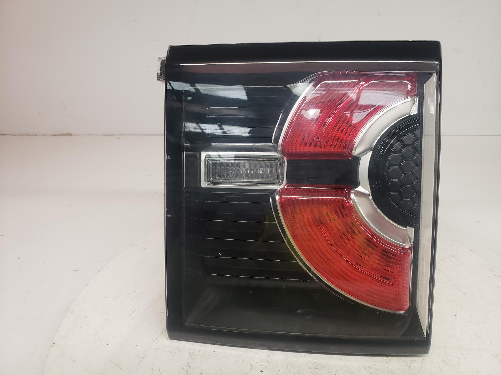 View Auto part R Taillight Land Rover Discovery Sport 2018