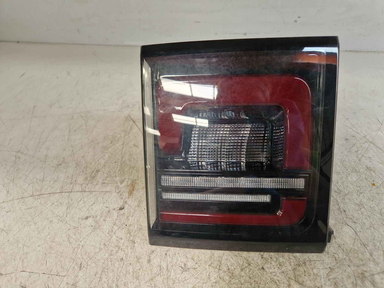 View Auto part R Taillight Land Rover Discovery Sport 2020