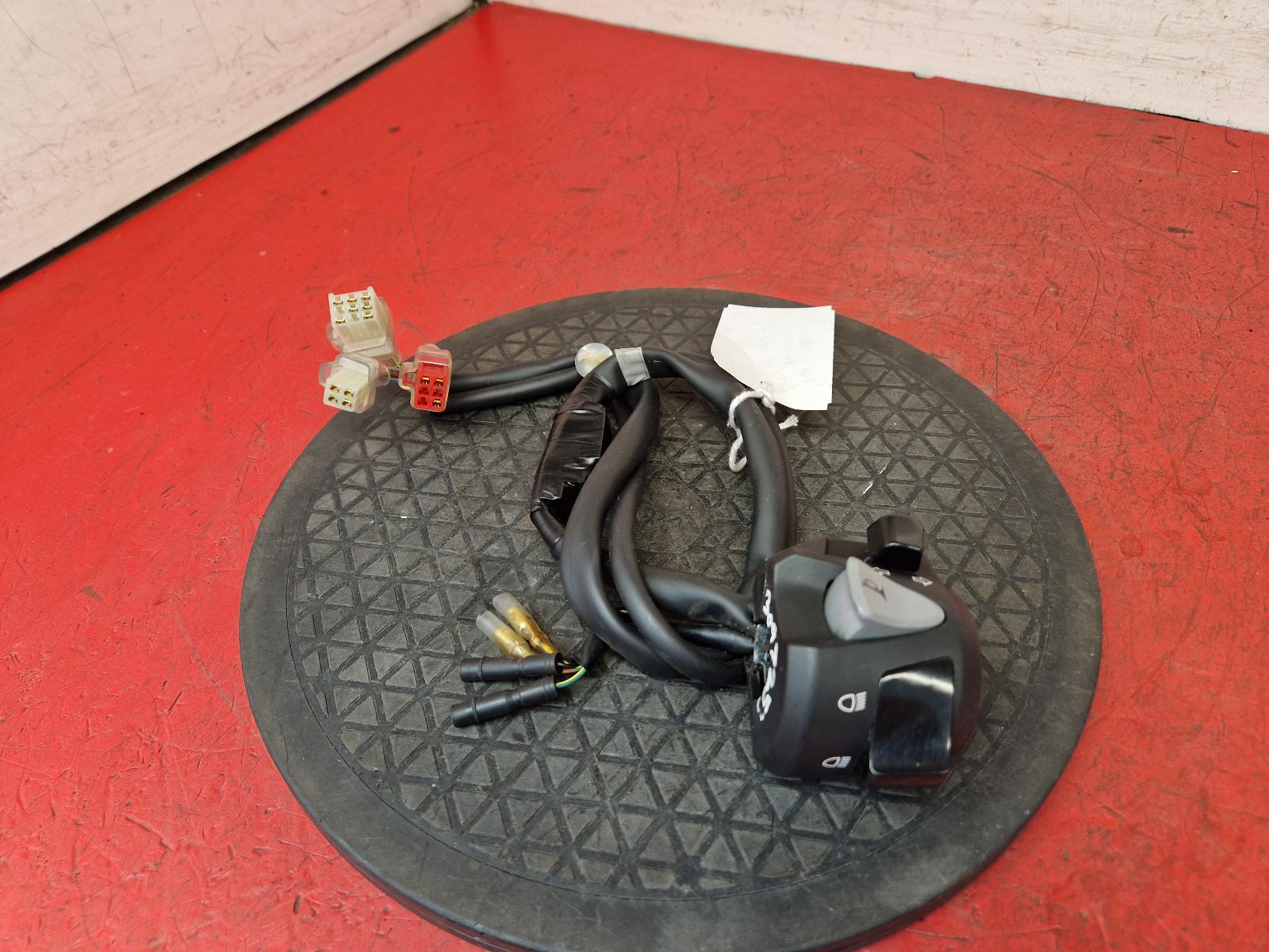 View Auto part RH Switch Gear Honda Pcx 125 2024