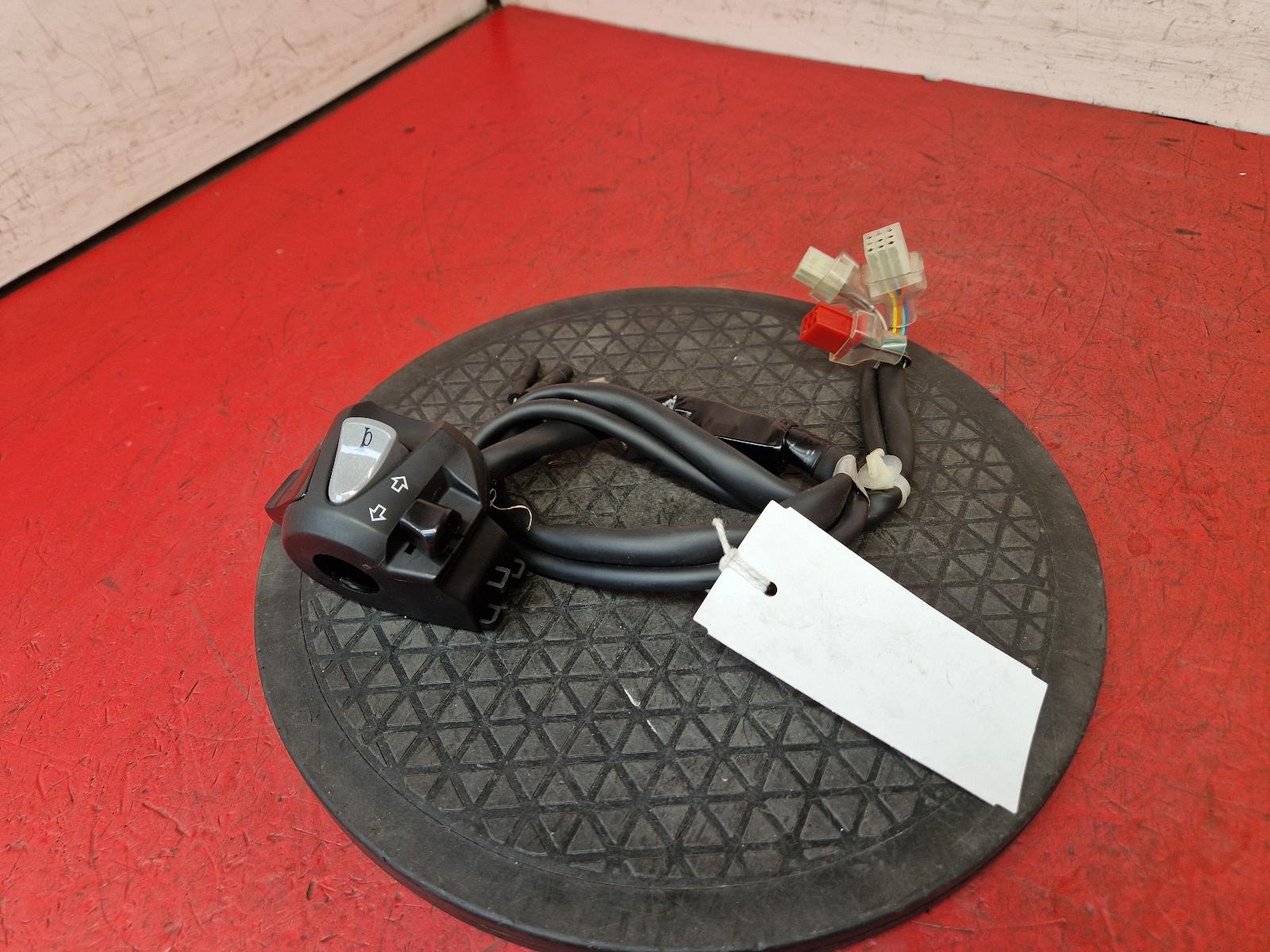 View Auto part RH Switch Gear Honda Pcx 125 2024