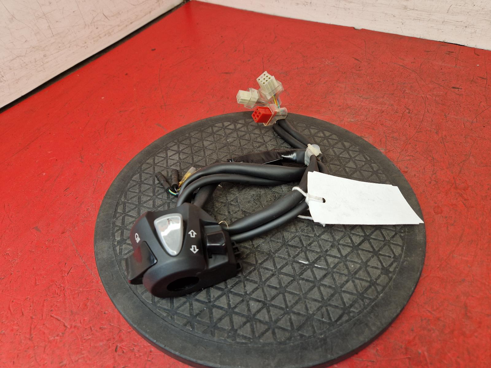 View Auto part RH Switch Gear Honda Pcx 125 2024