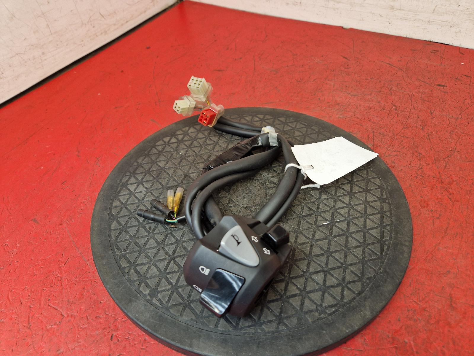 View Auto part RH Switch Gear Honda Pcx 125 2024
