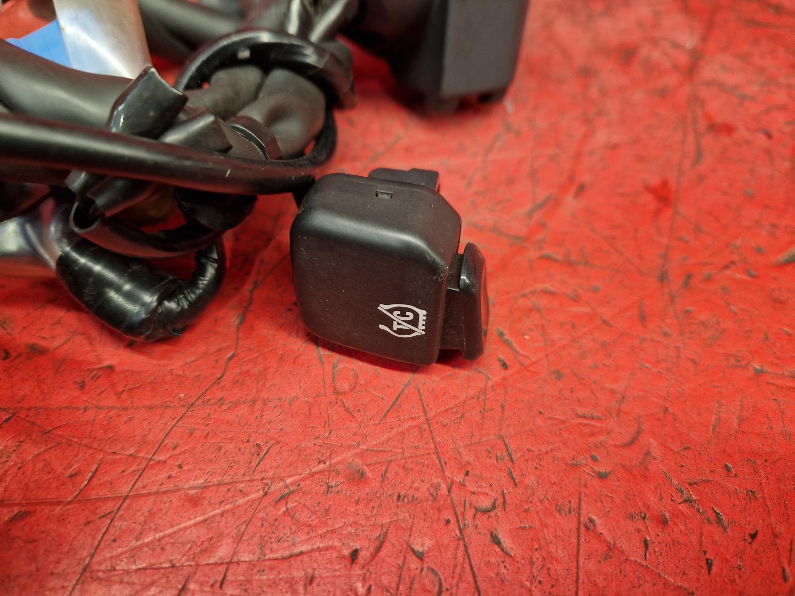 View Auto part LH Switch Gear Honda Vfr 800f 2018