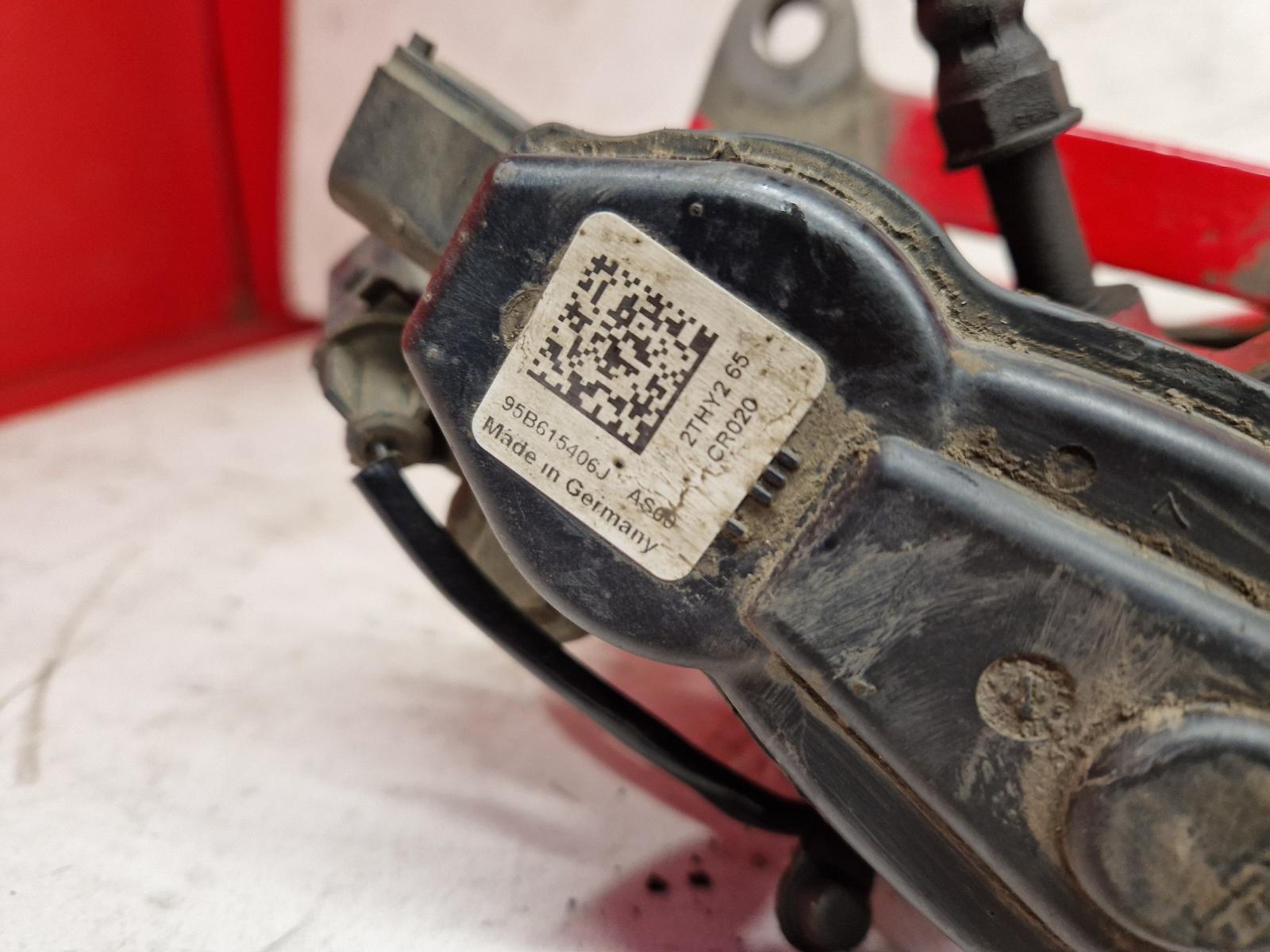 View Auto part Caliper Porsche Macan 2018