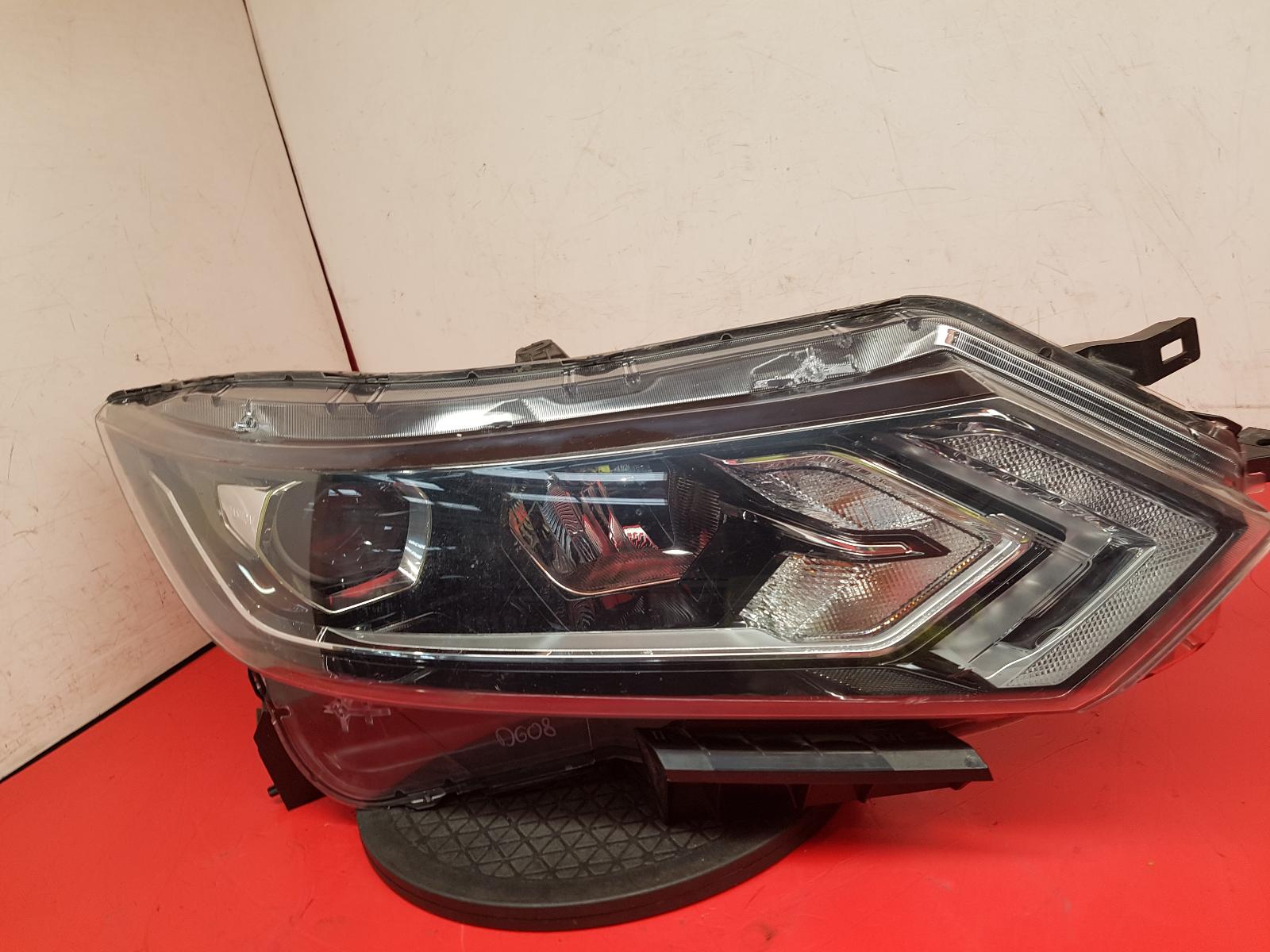 View Auto part R Headlamp Nissan Qashqai 2018
