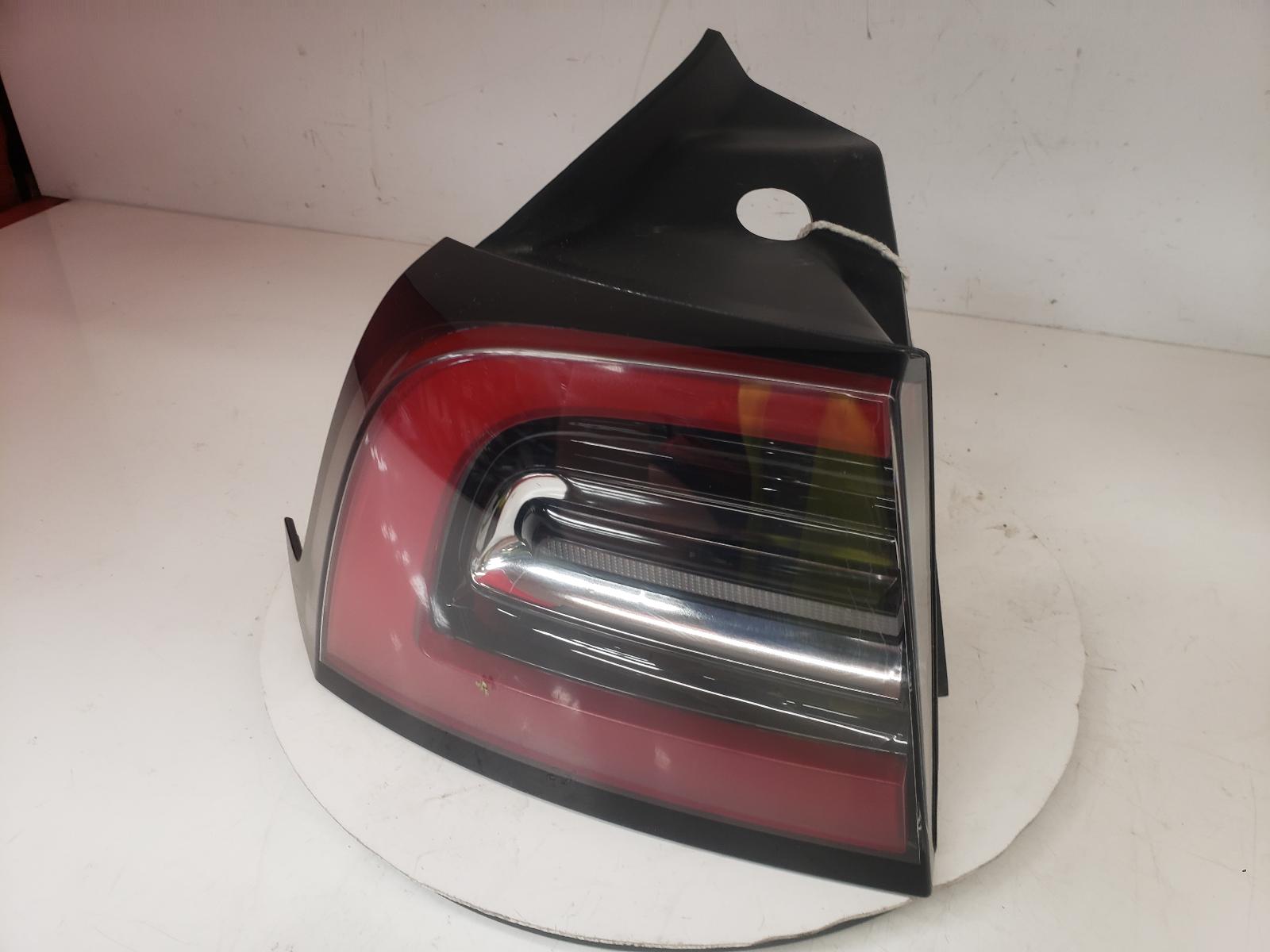 View Auto part L Taillight Tesla Model Y 2022