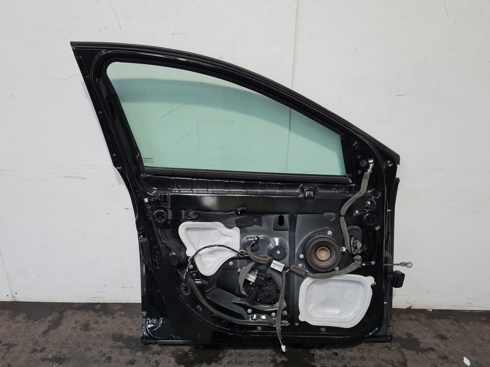 View Auto part L Front Door Renault Megane 2013