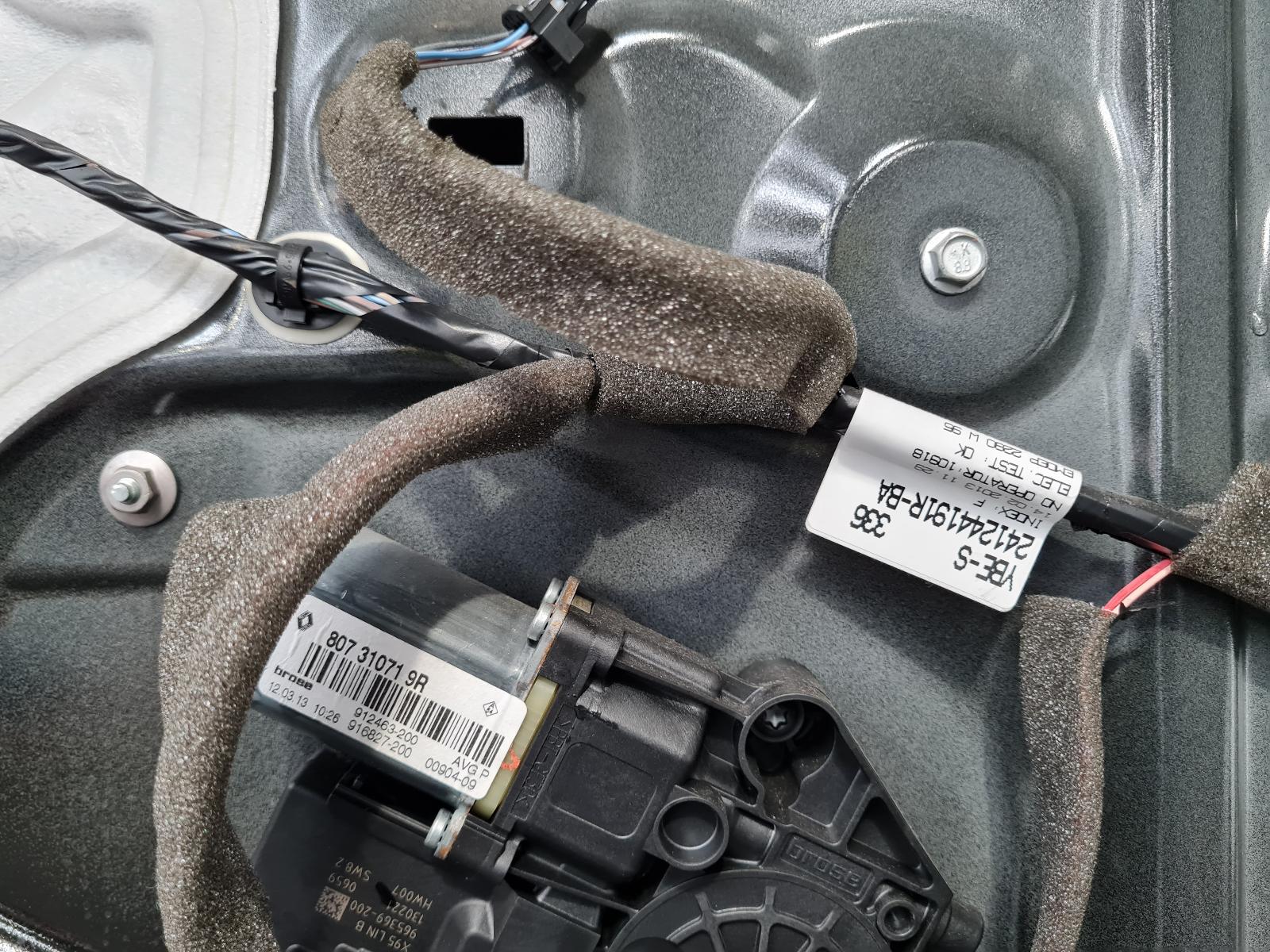 View Auto part L Front Door Renault Megane 2013