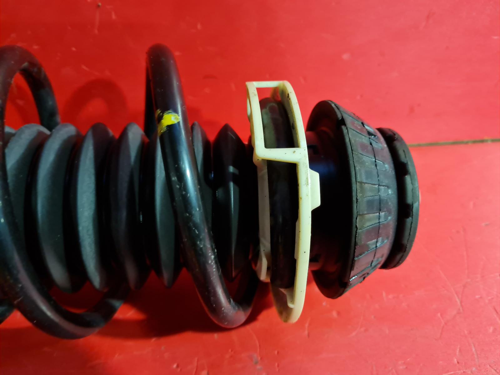 View Auto part RF Strut Honda Jazz 2015