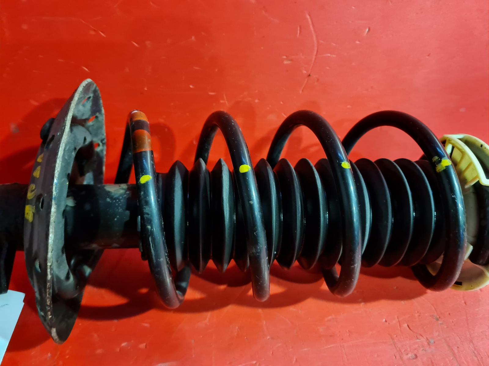 View Auto part RF Strut Honda Jazz 2015