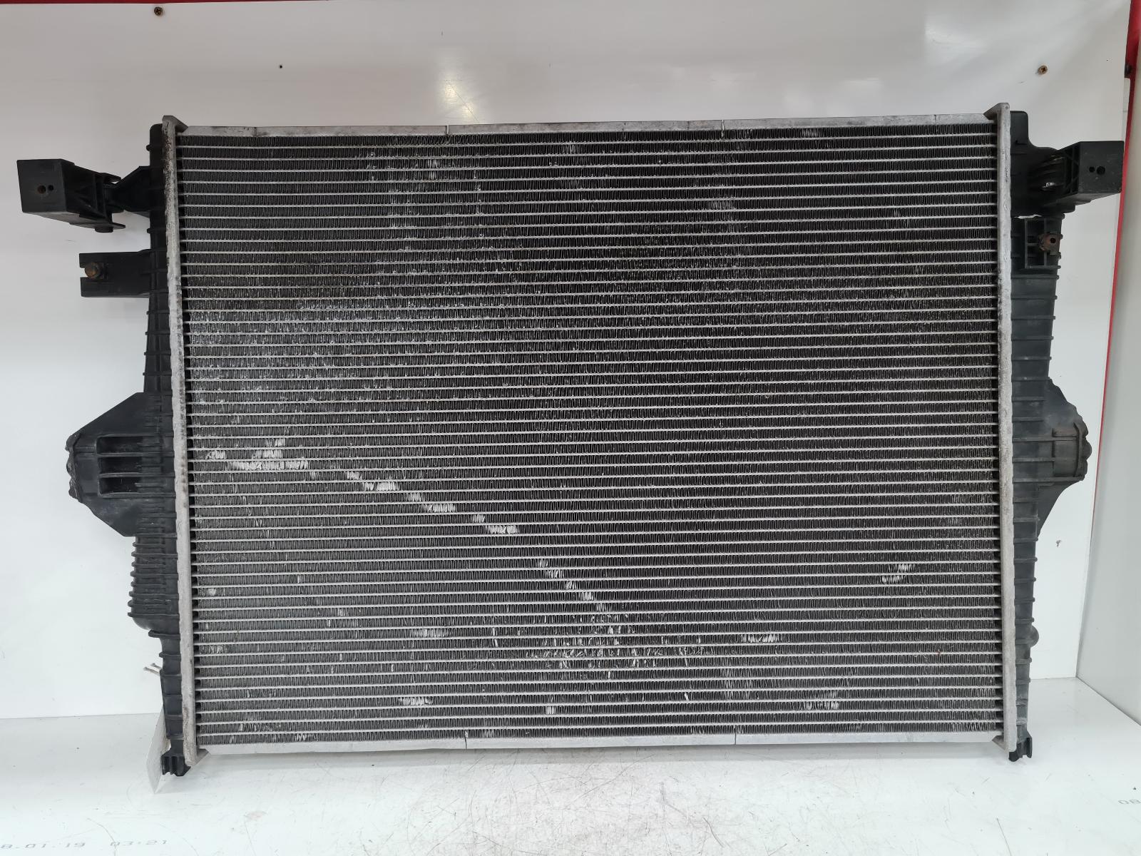 View Auto part Radiator Porsche Cayenne 2011