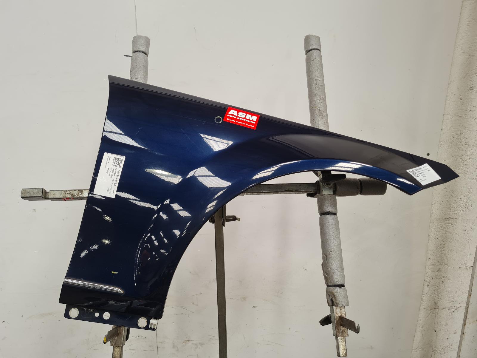 View Auto part R Wing Mercedes C Class 2013