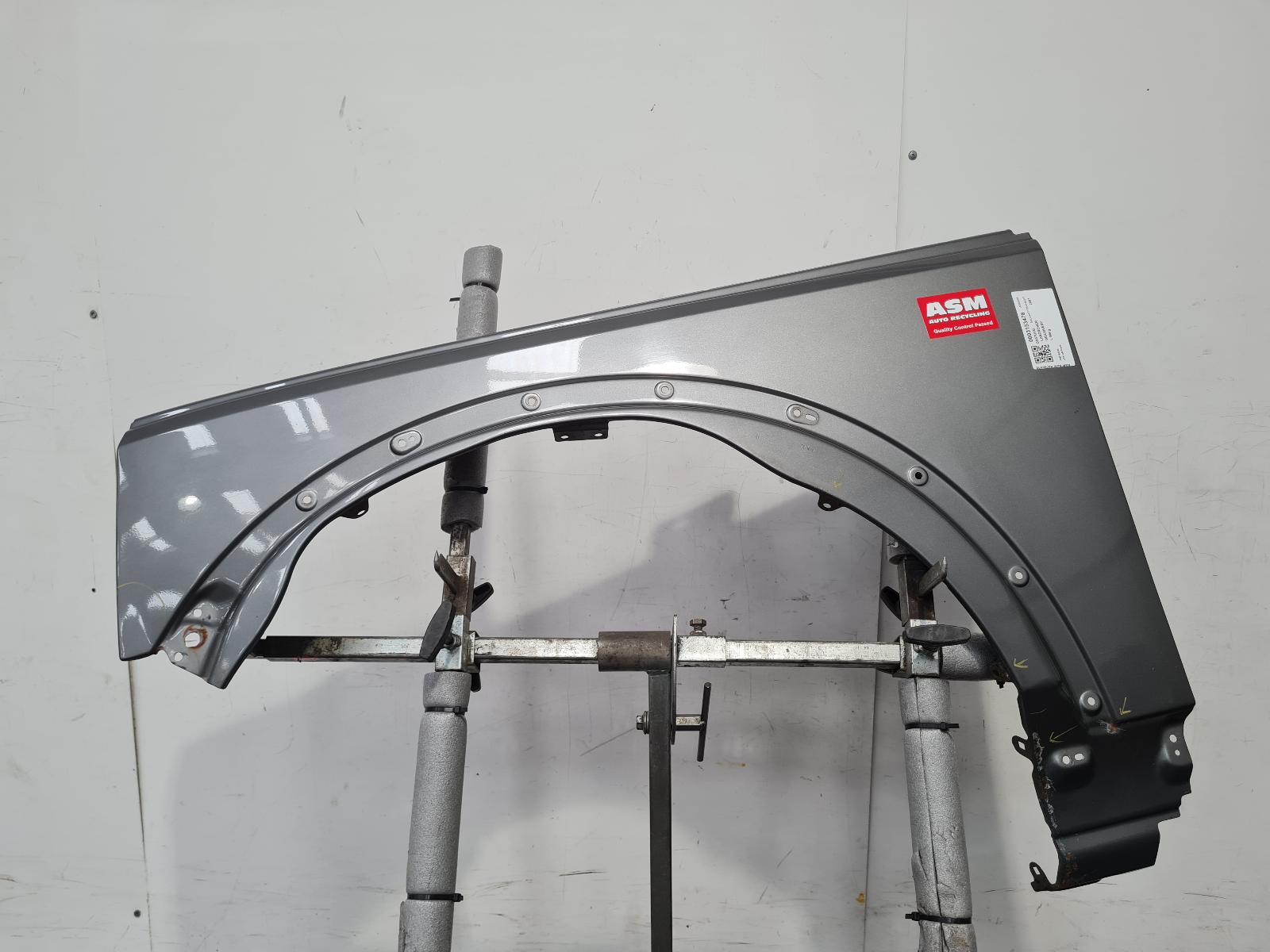 View Auto part L Wing Land Rover Discovery 2007