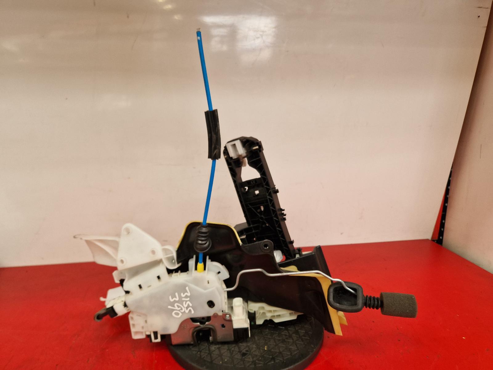View Auto part Door Lock Assembly Mercedes E Class 2013