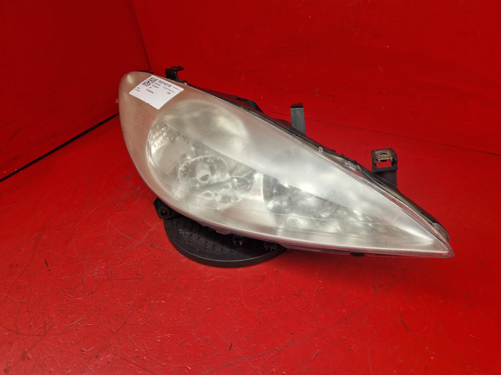 View Auto part R Headlamp Peugeot 307 2005