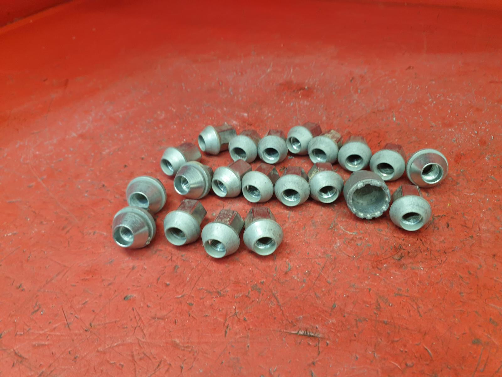 View Auto part Locking Wheel Nut Set Jaguar F-pace 2021