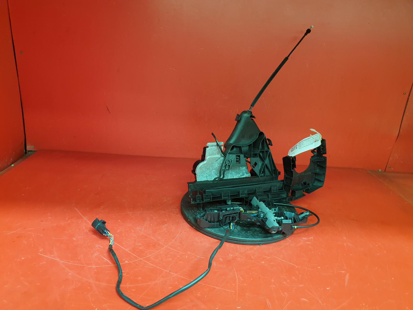 View Auto part Door Lock Assembly Volvo V50 2010