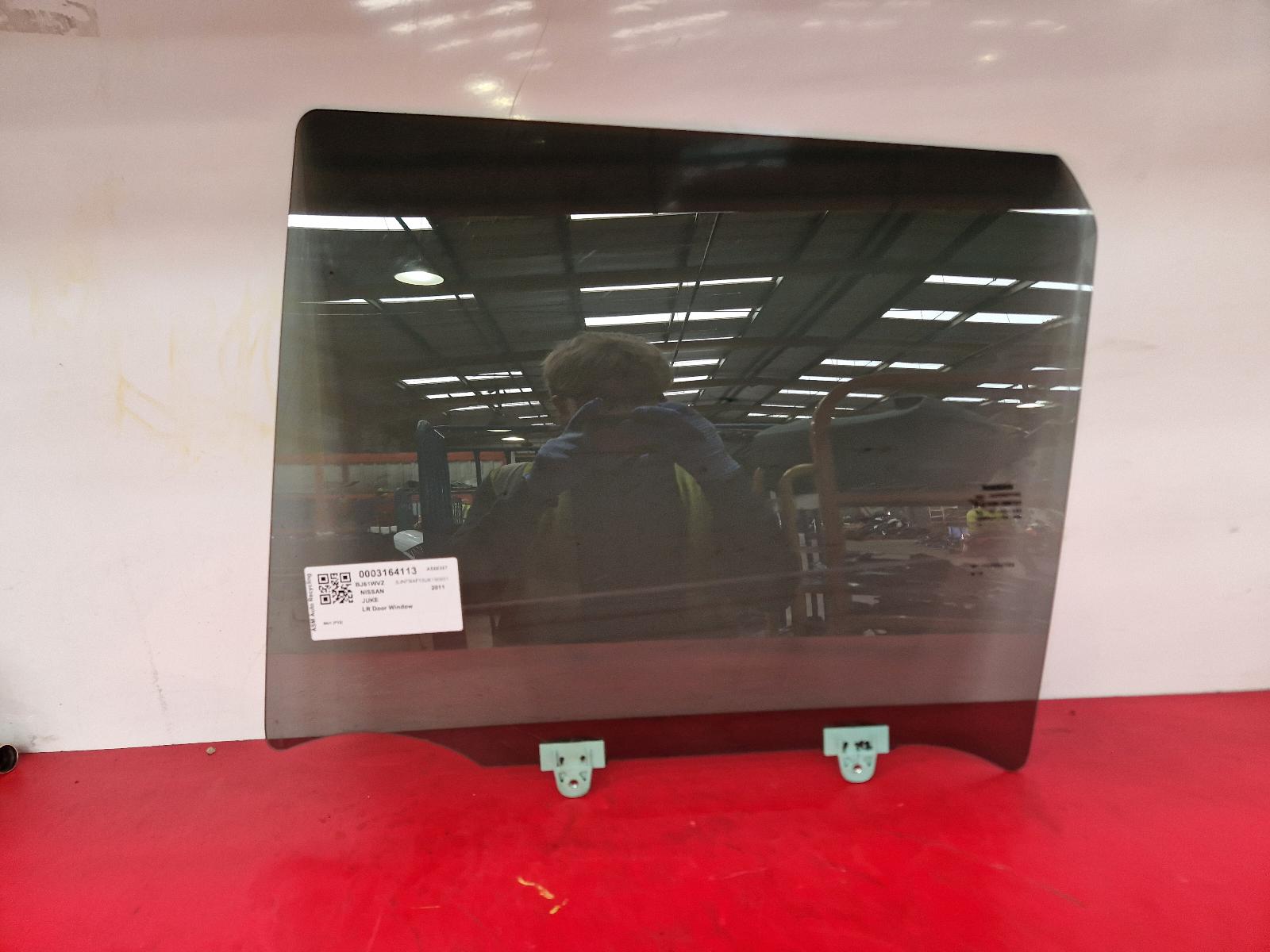 View Auto part LR Door Window Nissan Juke 2011
