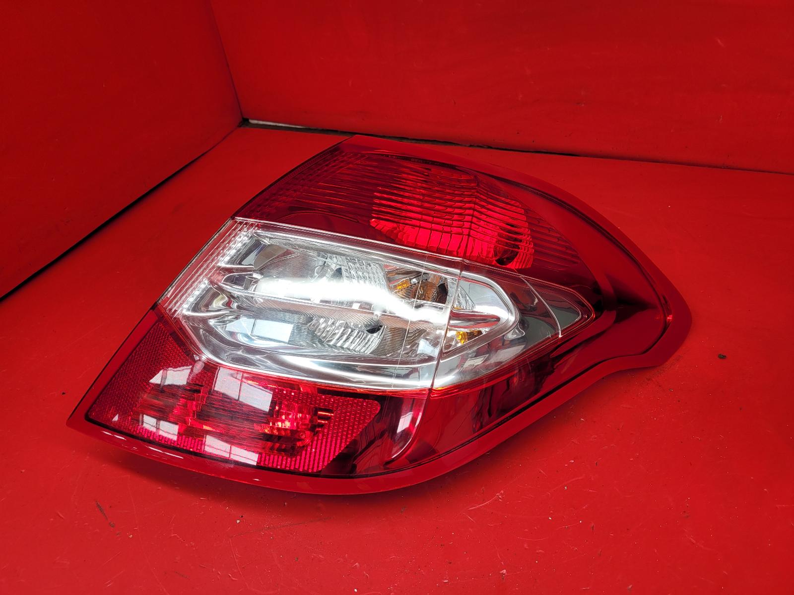 View Auto part R Taillight Citroen C4 2011