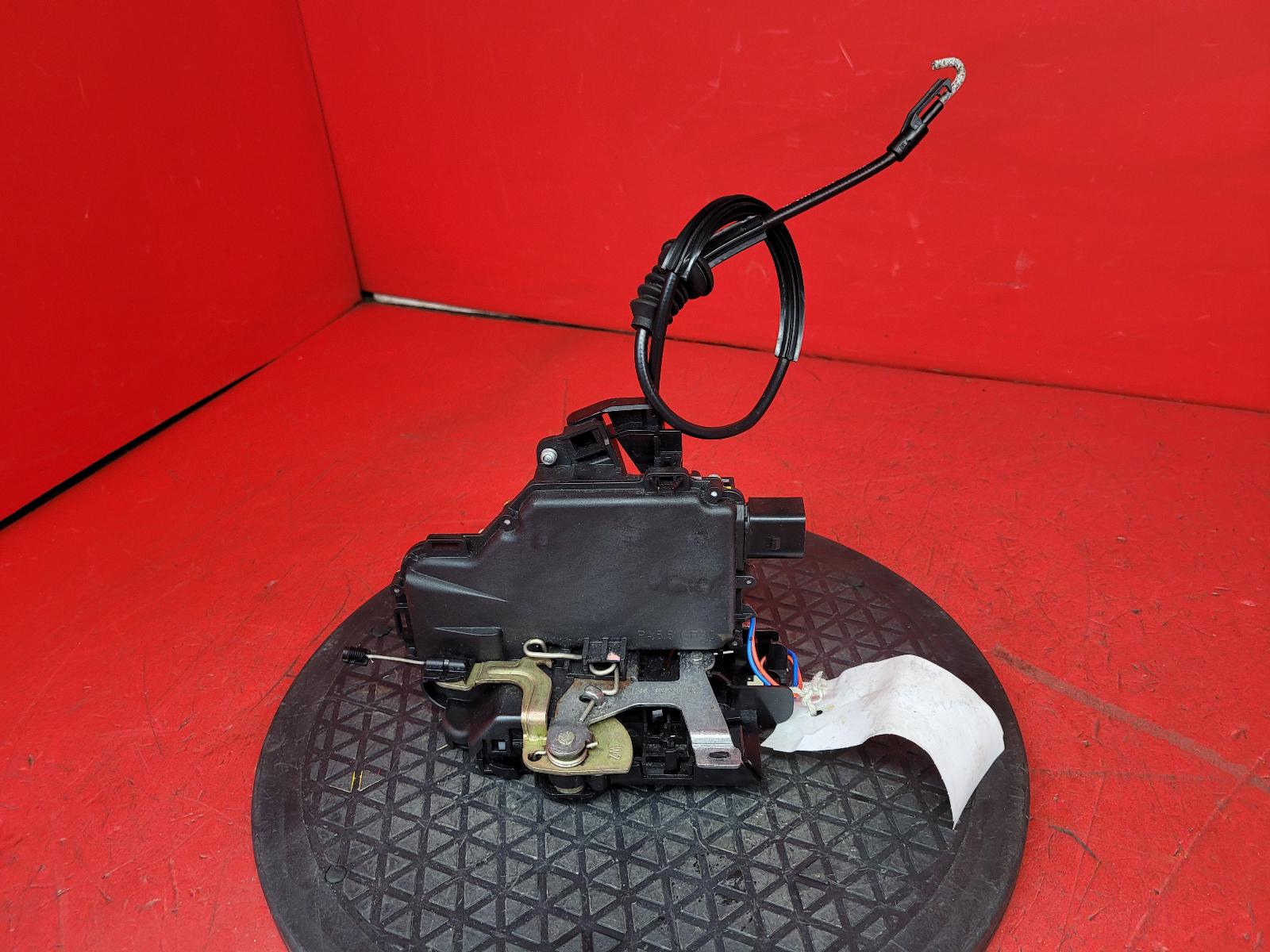 View Auto part Door Lock Assembly Volkswagen Golf 2001