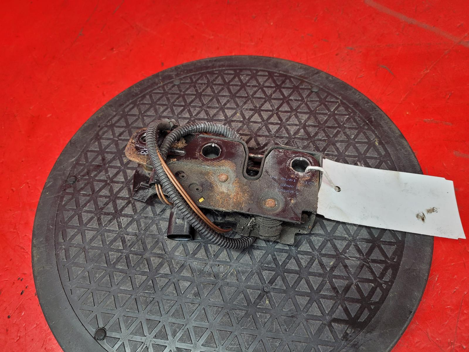 View Auto part Bonnet Latch Volkswagen Golf 2006