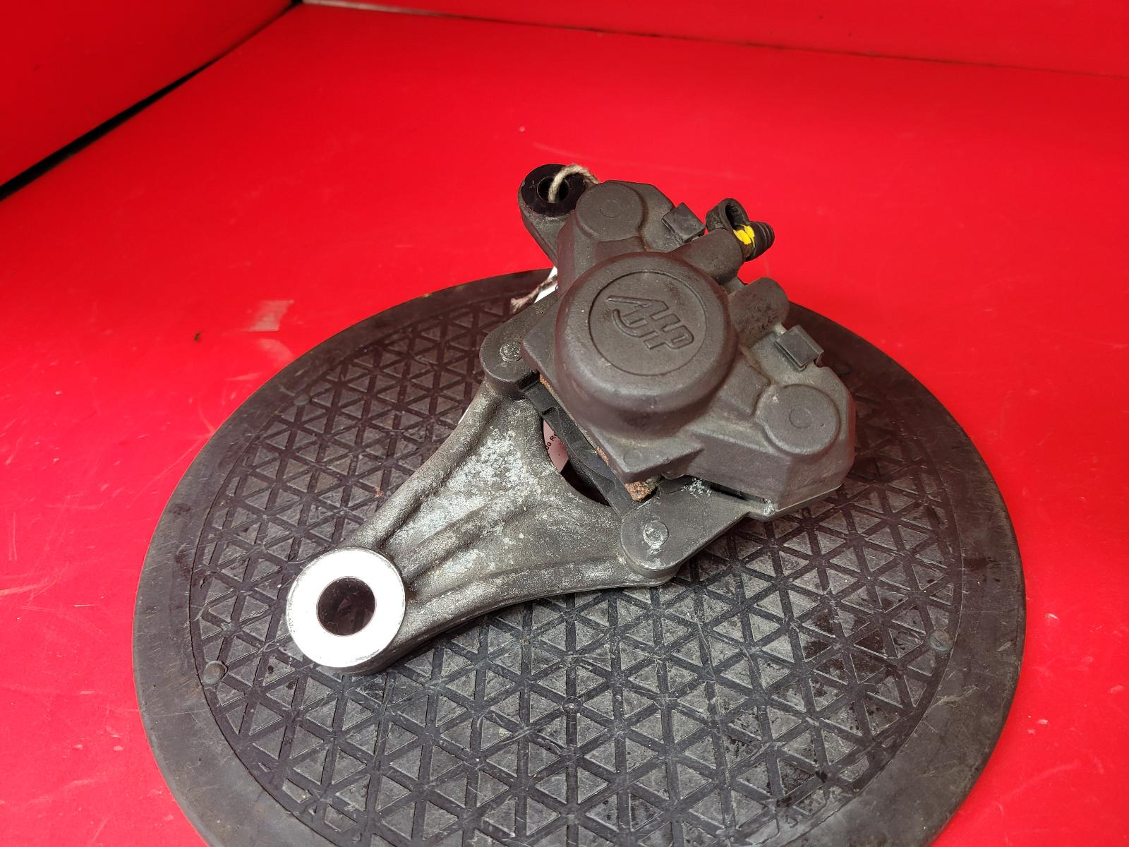 View Auto part Caliper Suzuki Gs 500 2004