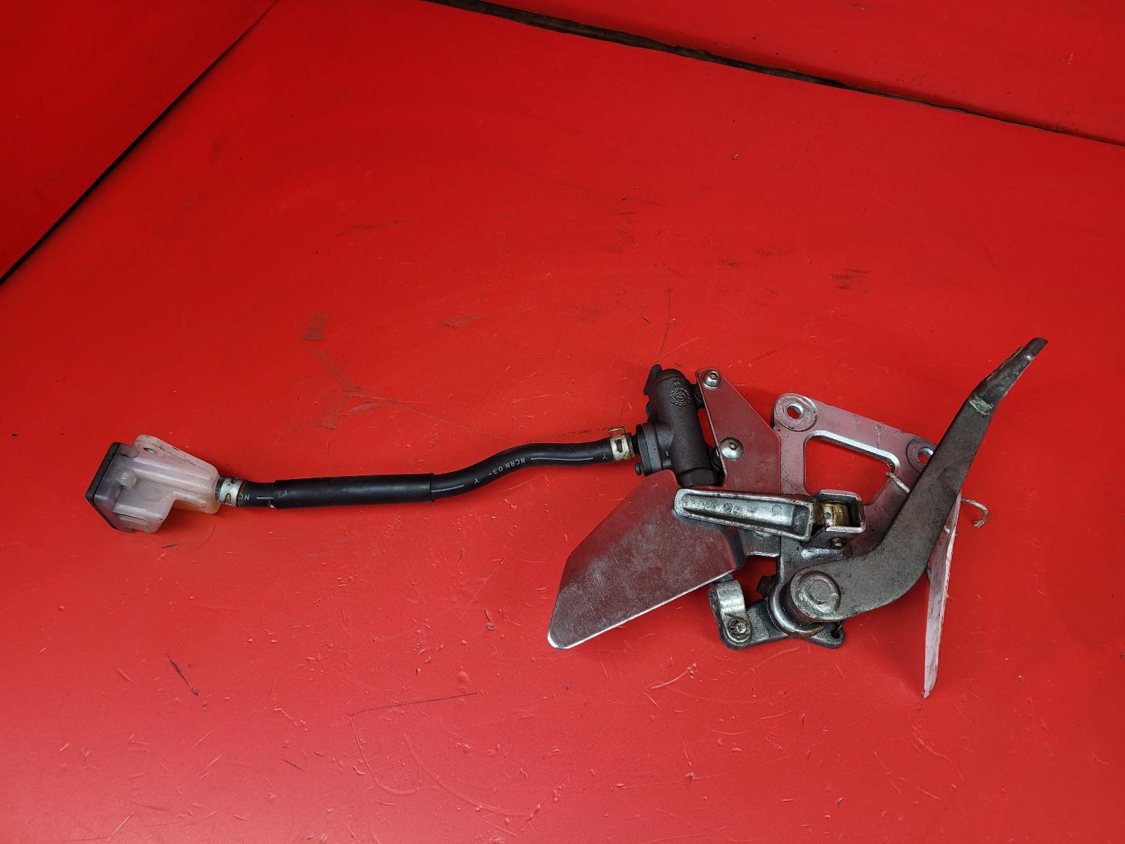 View Auto part Right Footrest Suzuki Gs 500 2004