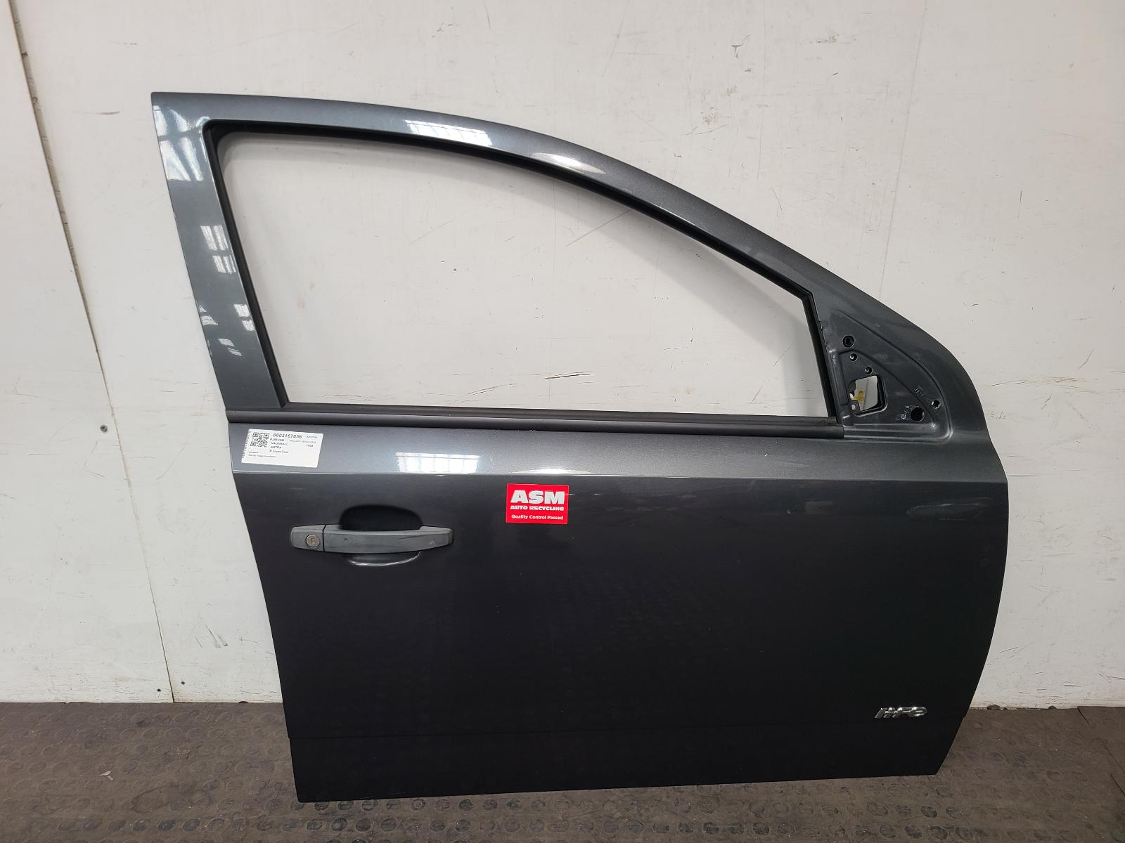 View Auto part R Front Door Vauxhall Astra 2009