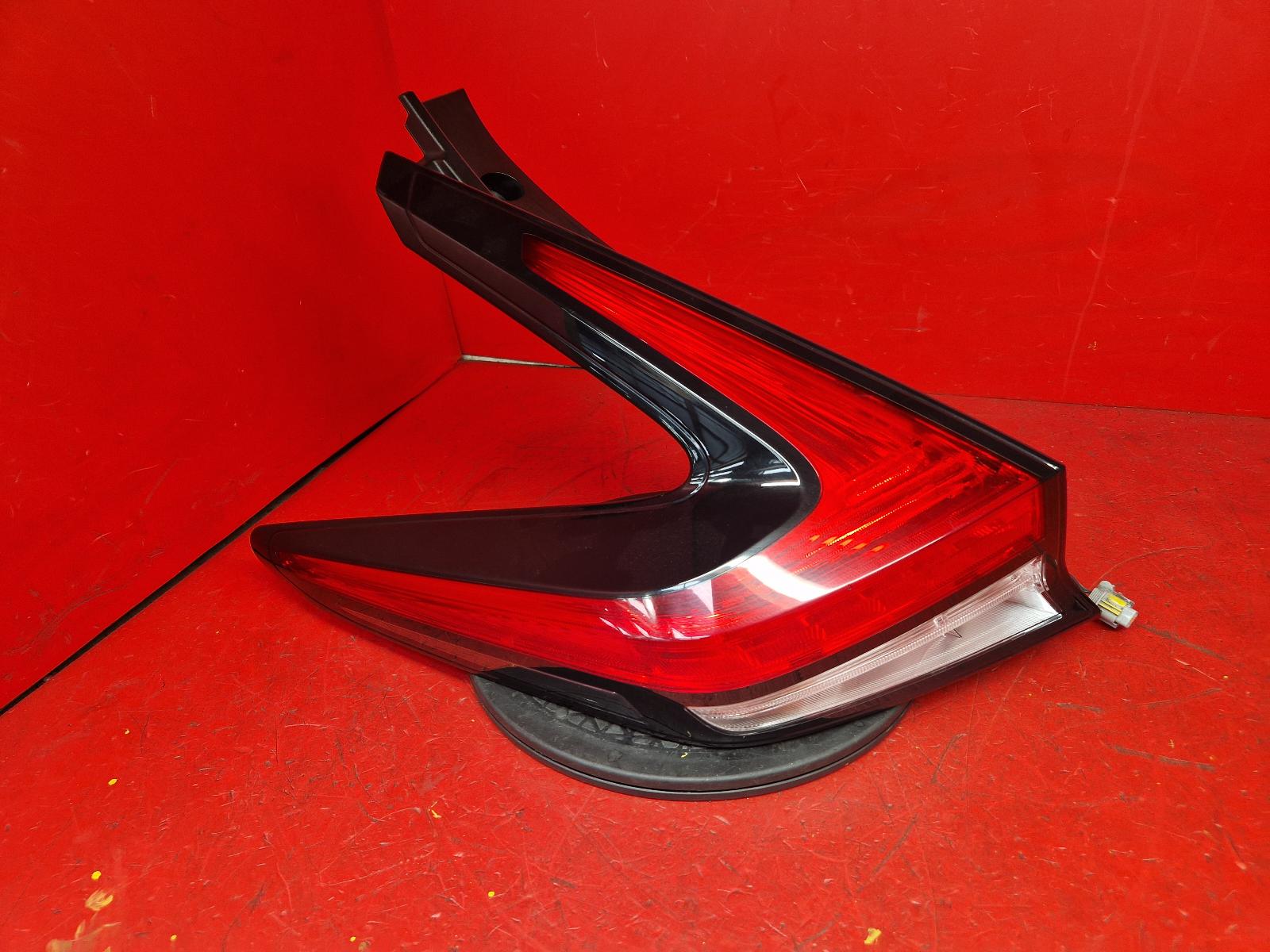 View Auto part L Taillight Nissan Leaf 2018
