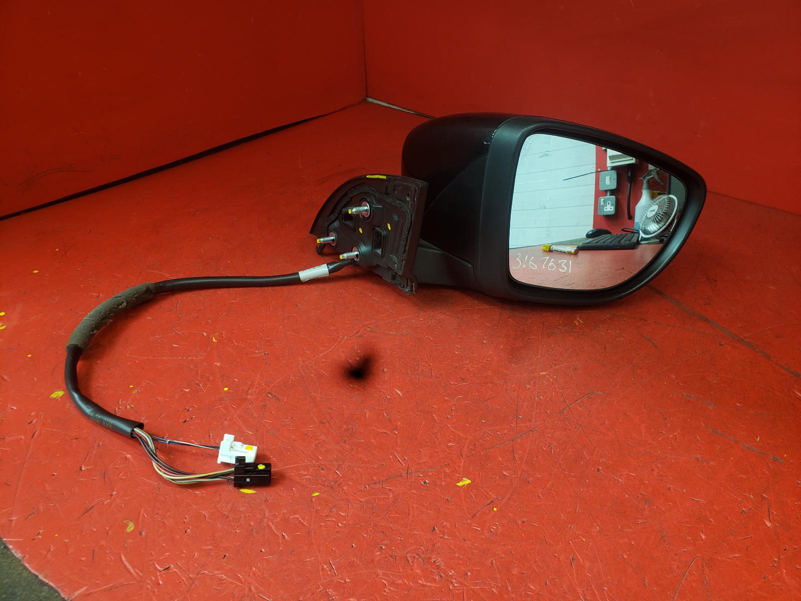 View Auto part R Door Mirror Nissan Leaf 2018
