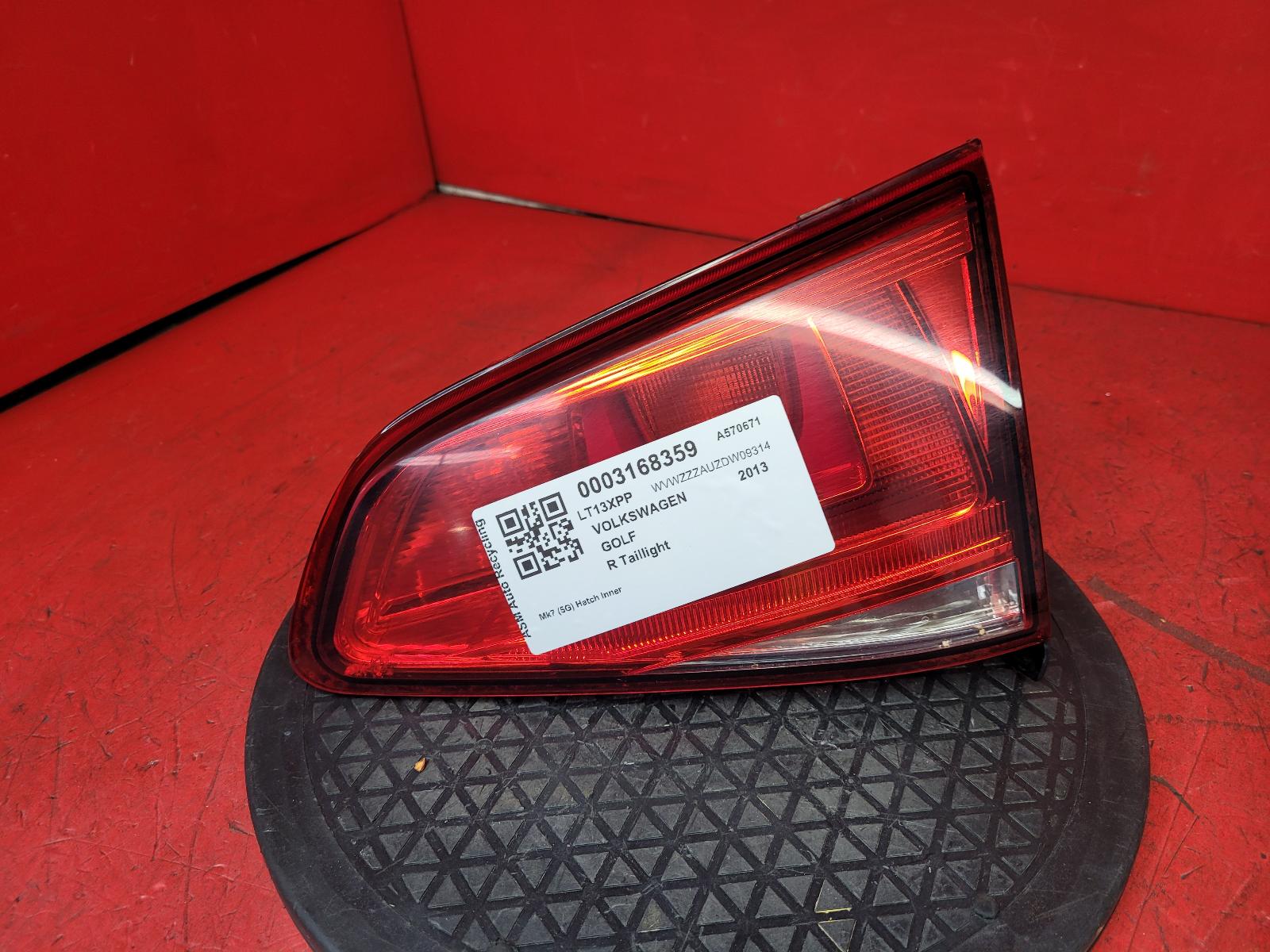 View Auto part R Taillight Volkswagen Golf 2013