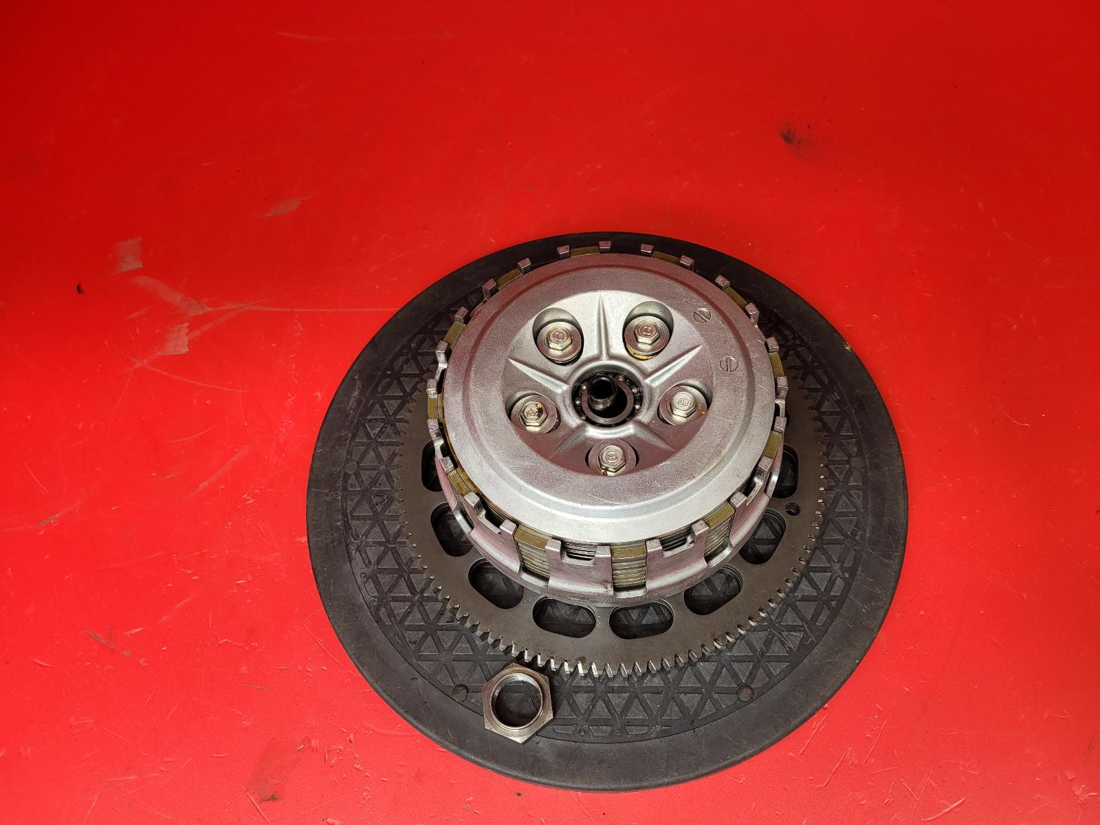 View Auto part Clutch Basket Triumph Speed Triple 1050 2011