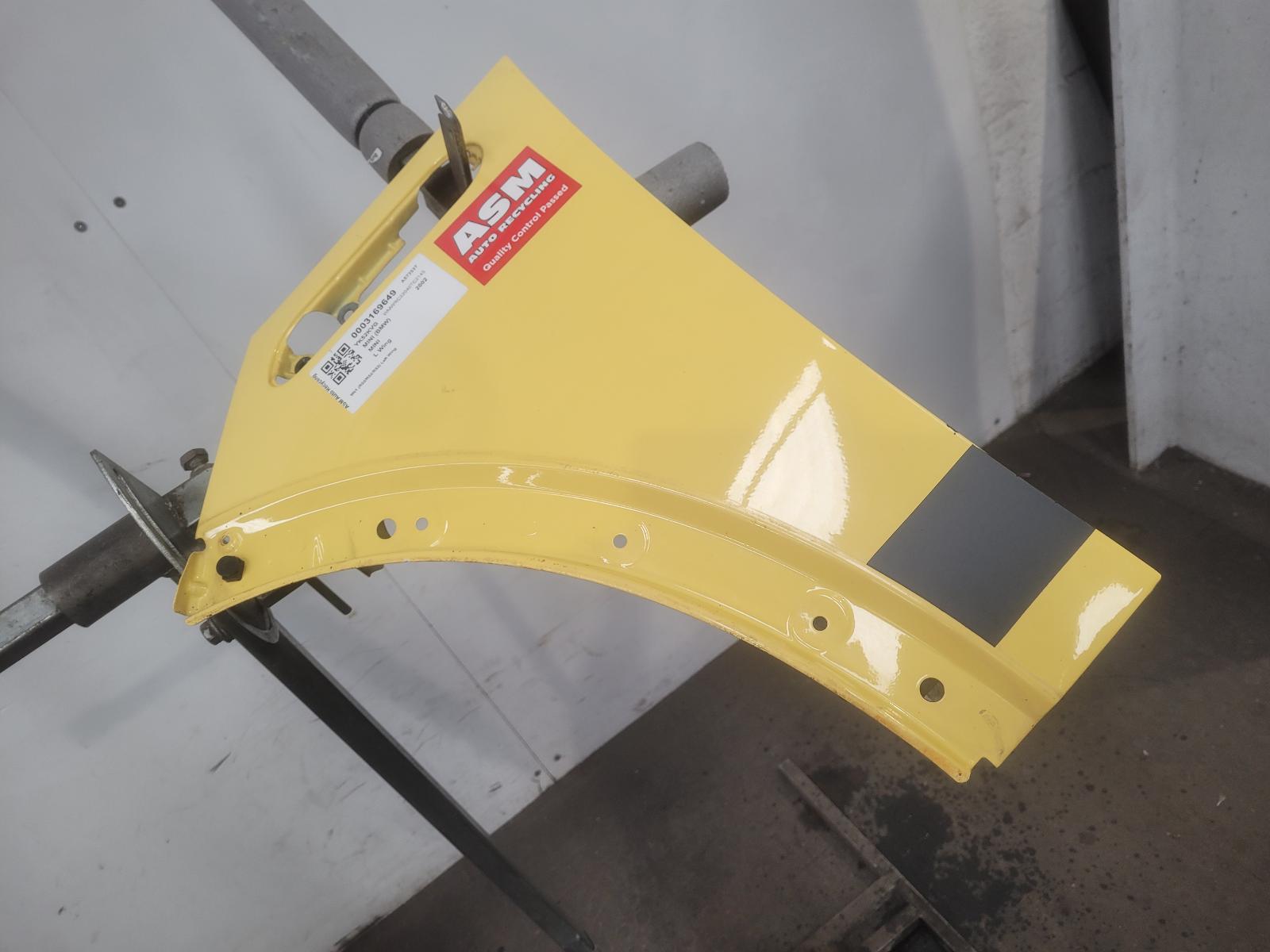 View Auto part L Wing Mini (bmw) Mini 2002
