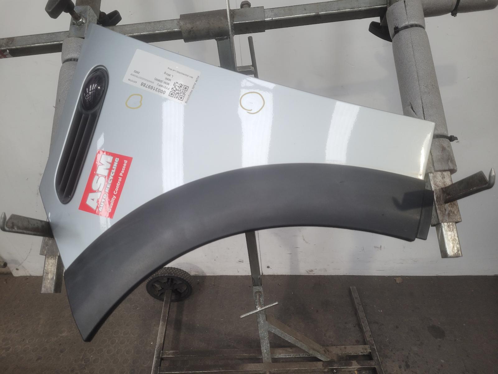 View Auto part L Wing Mini (bmw) Mini 2002