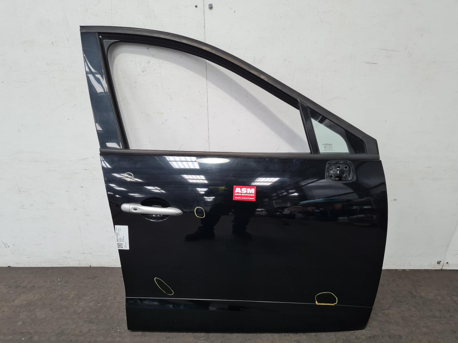 View Auto part R Front Door Renault Scenic 2012