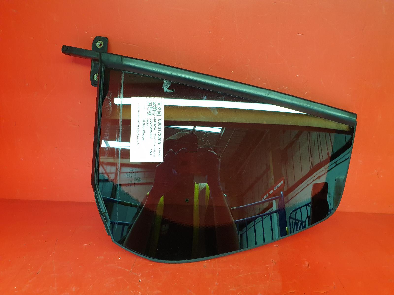 View Auto part LR Door Window Volkswagen Golf 2009