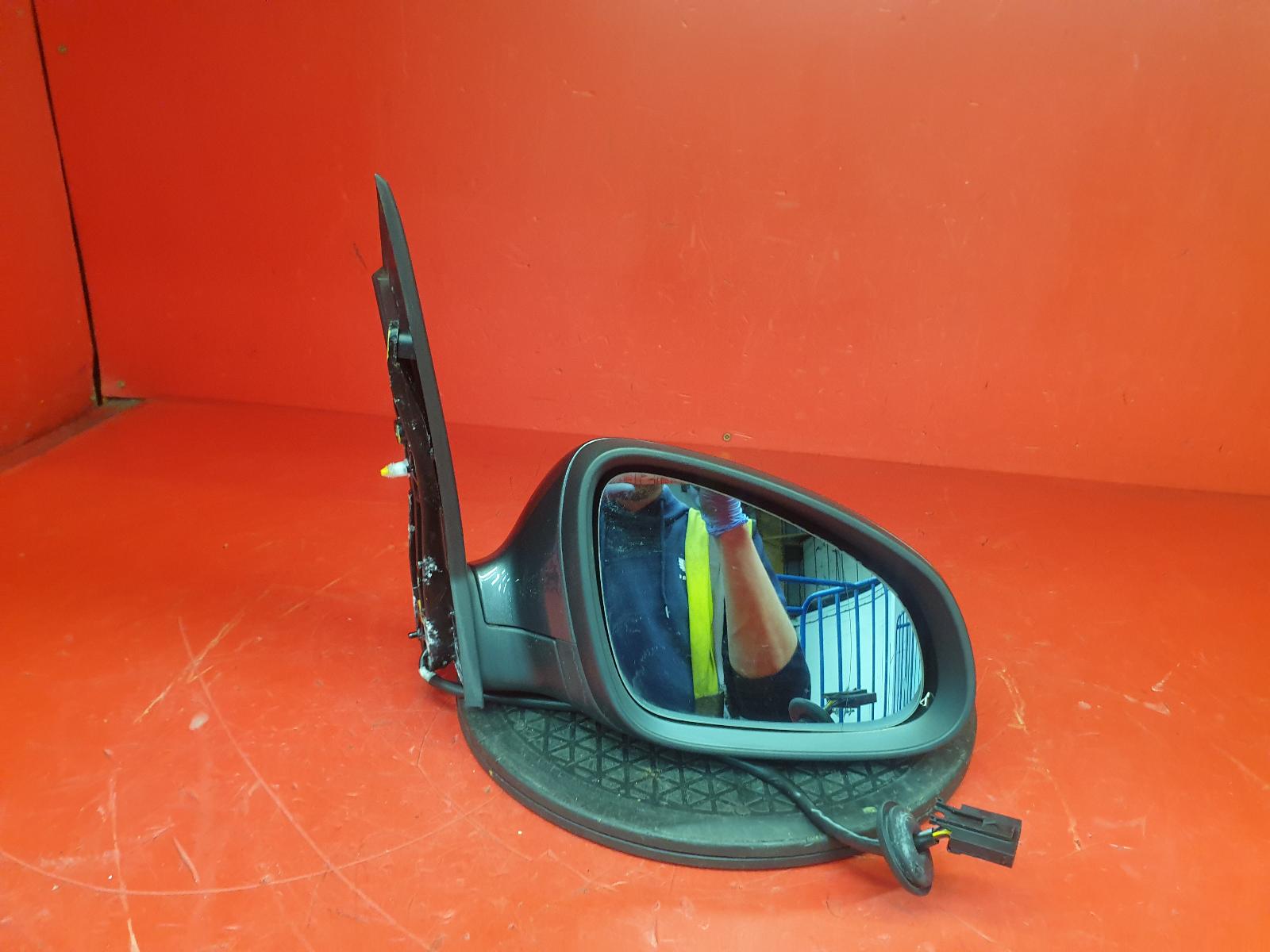 View Auto part R Door Mirror Vauxhall Astra 2011
