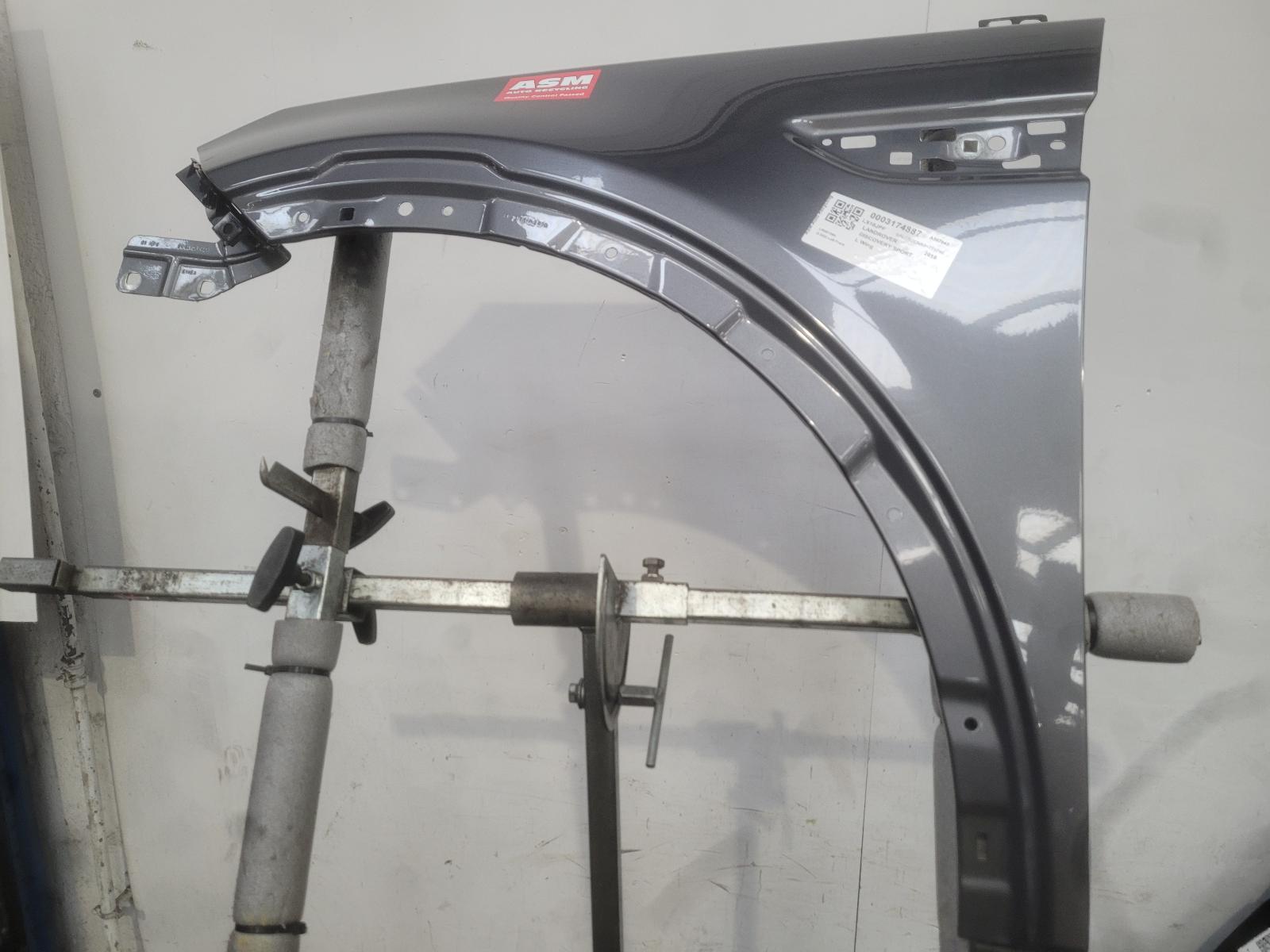 View Auto part L Wing Land Rover Discovery Sport 2018