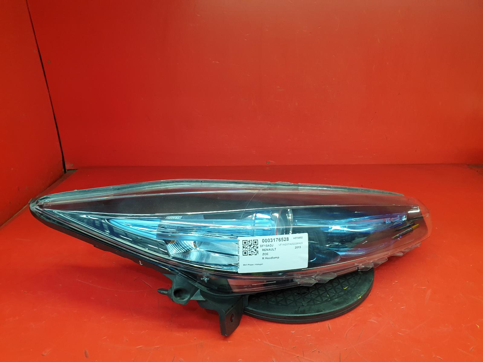 View Auto part R Headlamp Renault Zoe 2015