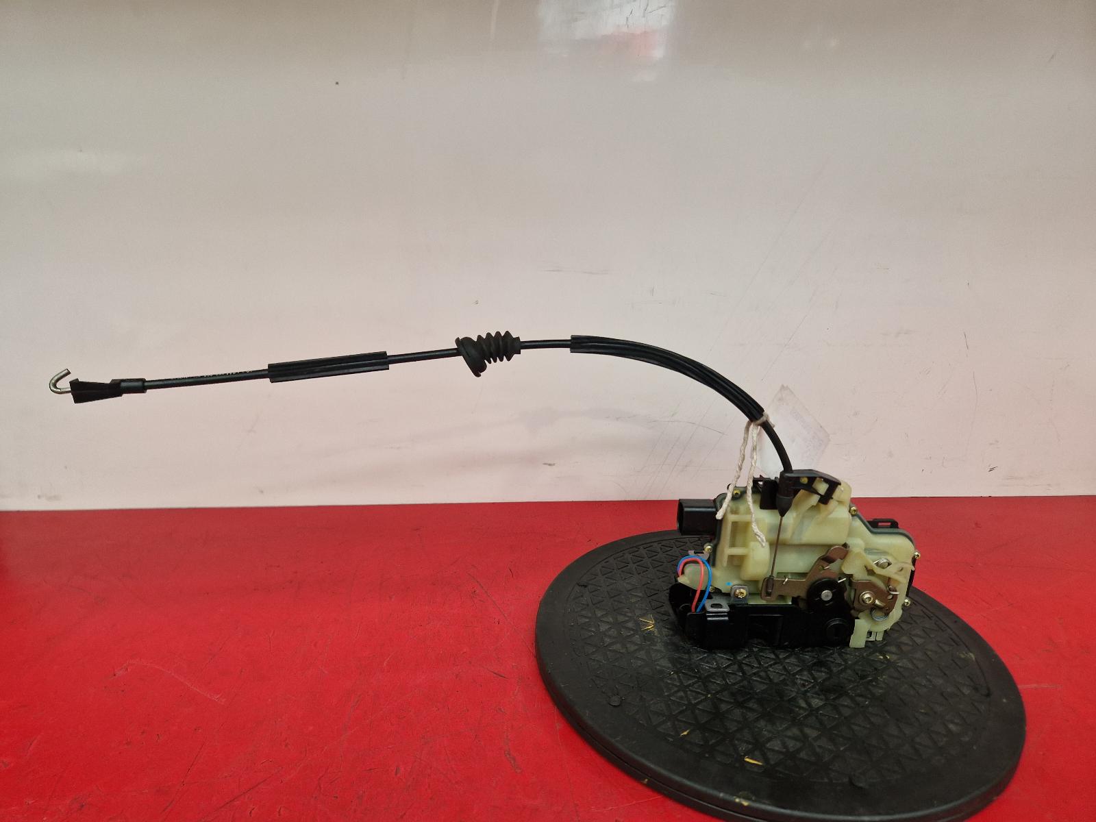 View Auto part Door Lock Assembly Volkswagen Golf 2001