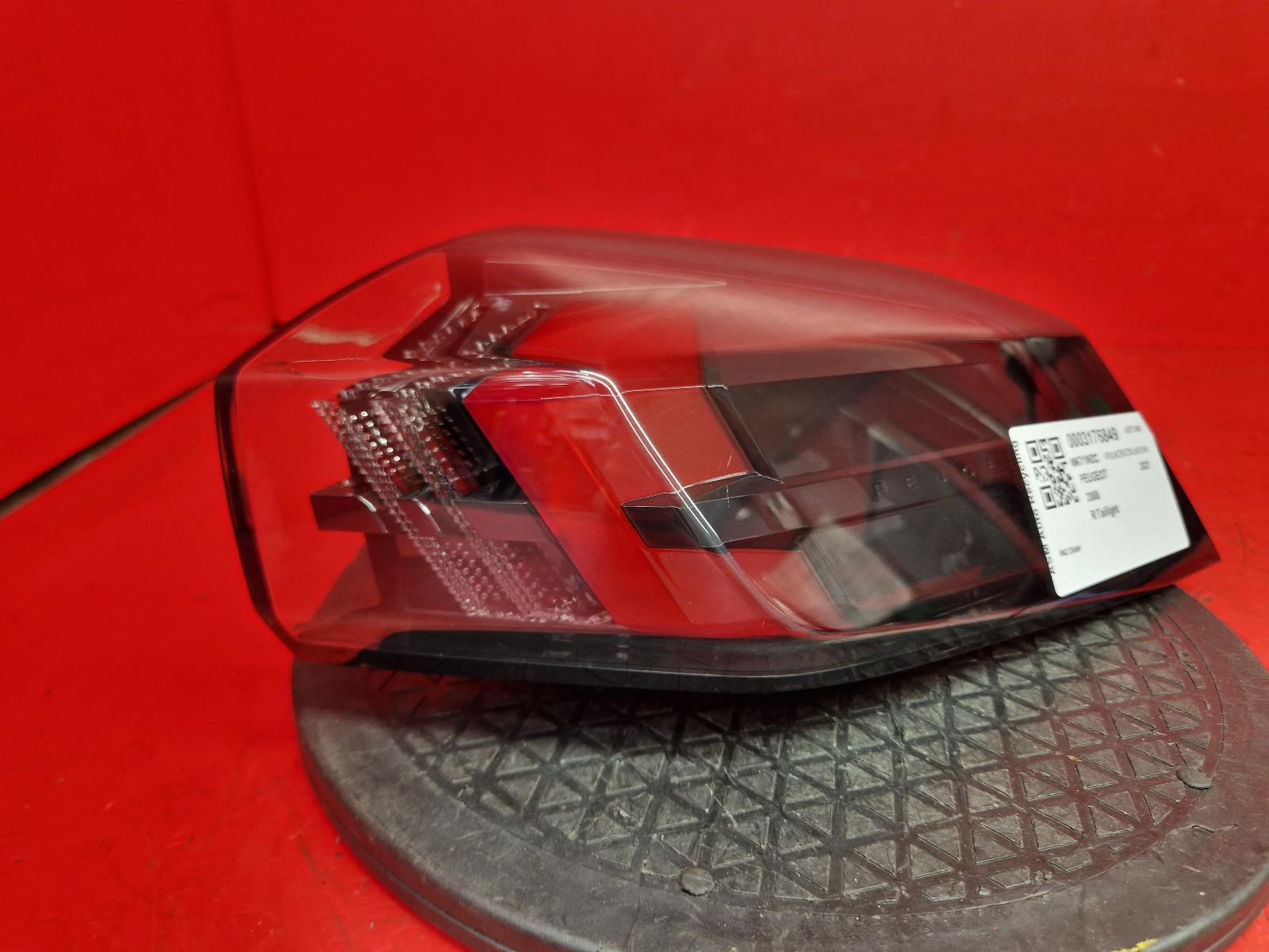 View Auto part R Taillight Peugeot 2008 2021