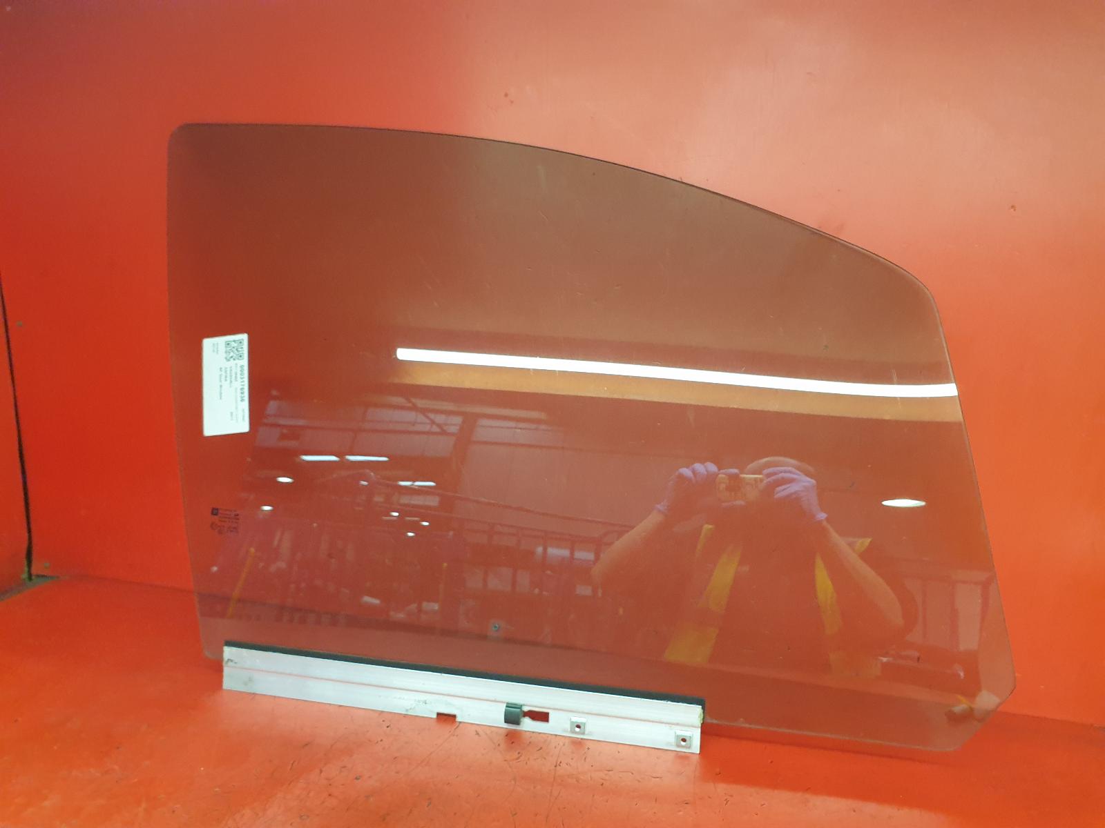 View Auto part RF Door Window Vauxhall Zafira 2011