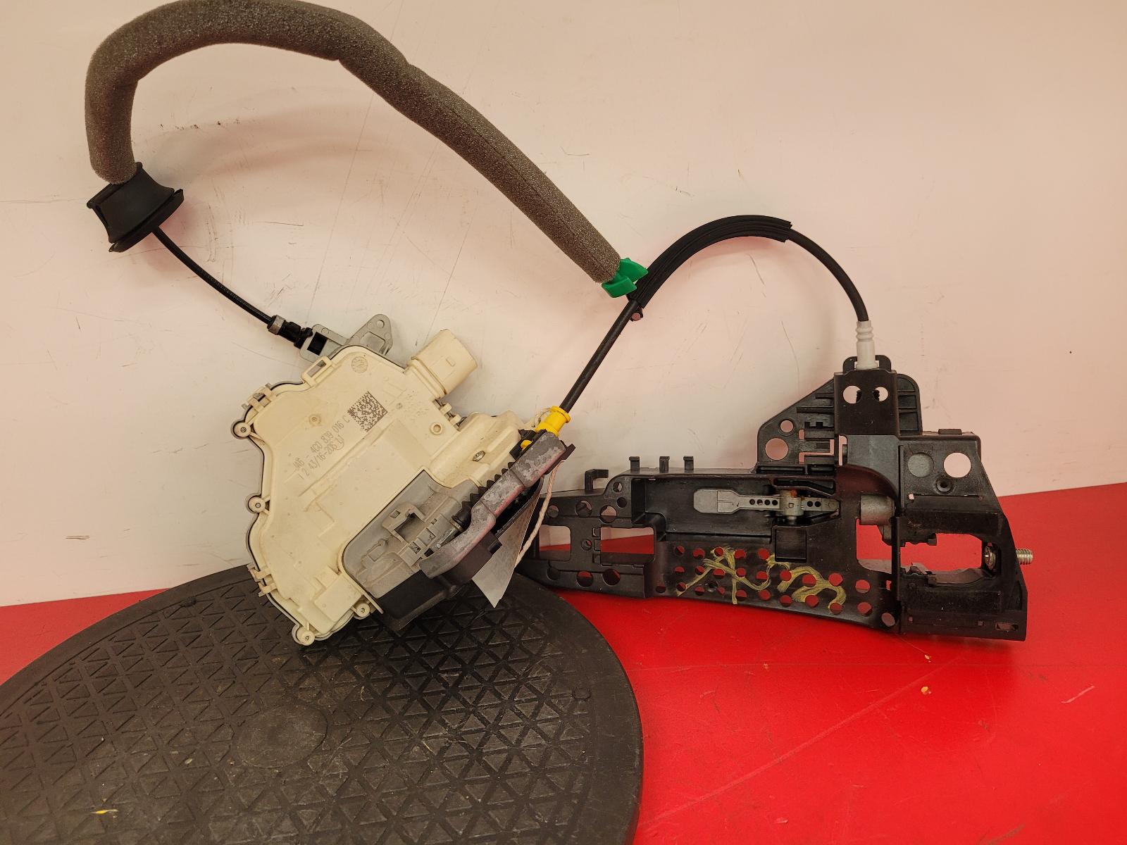 View Auto part Door Lock Assembly Audi Q3 2016