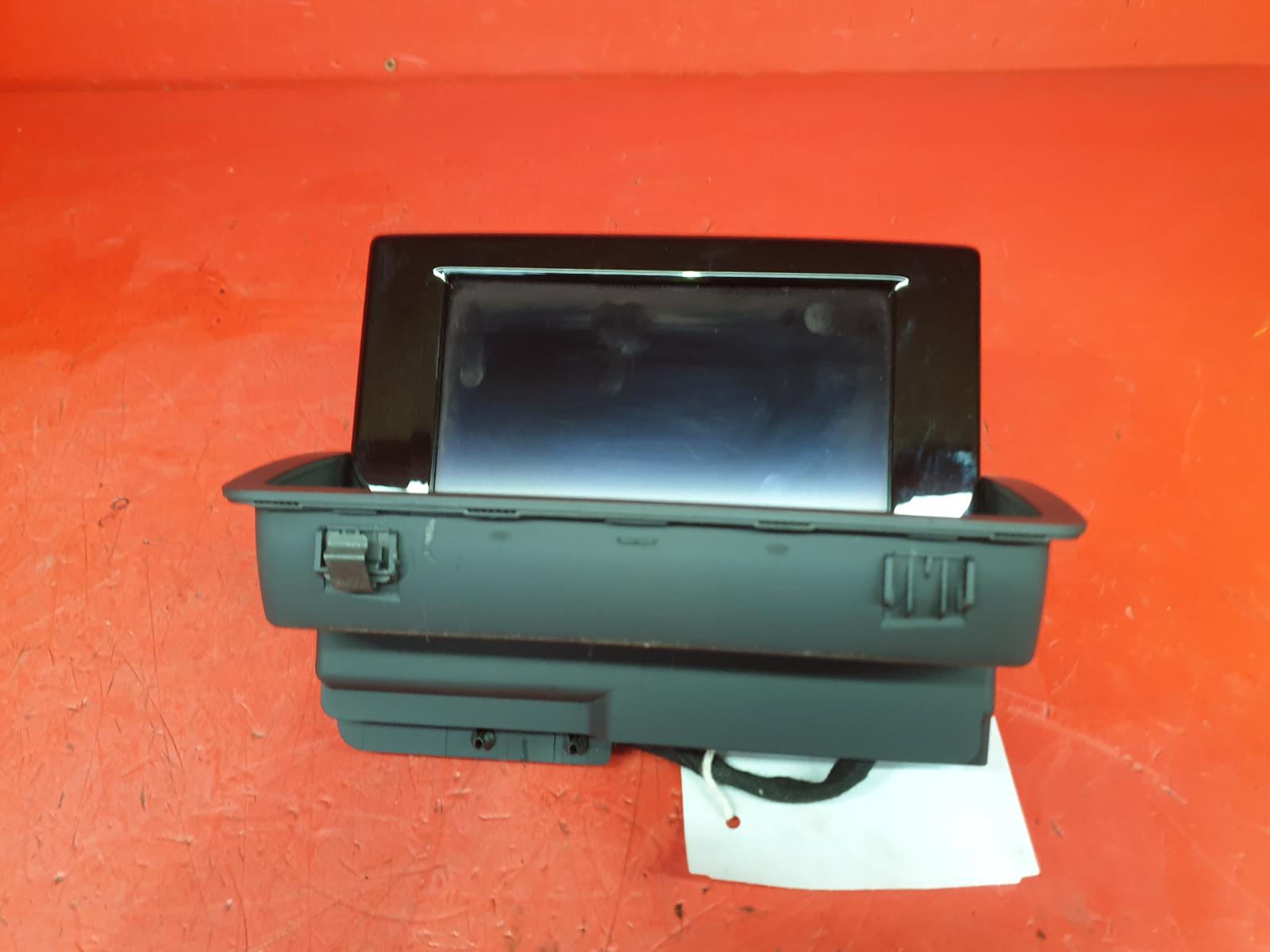 View Auto part Radio Display Audi Q3 2016