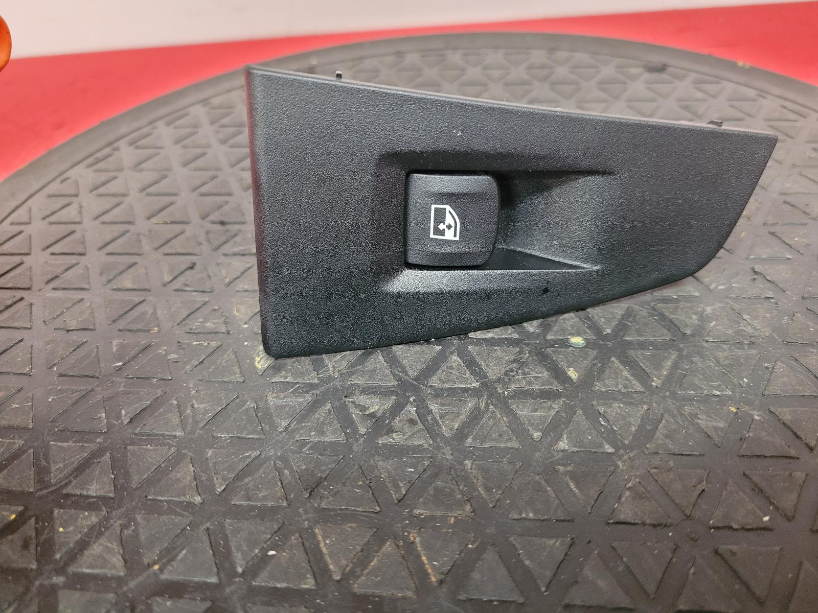 View Auto part Elect. Window Switch Bmw 1 Series 2022
