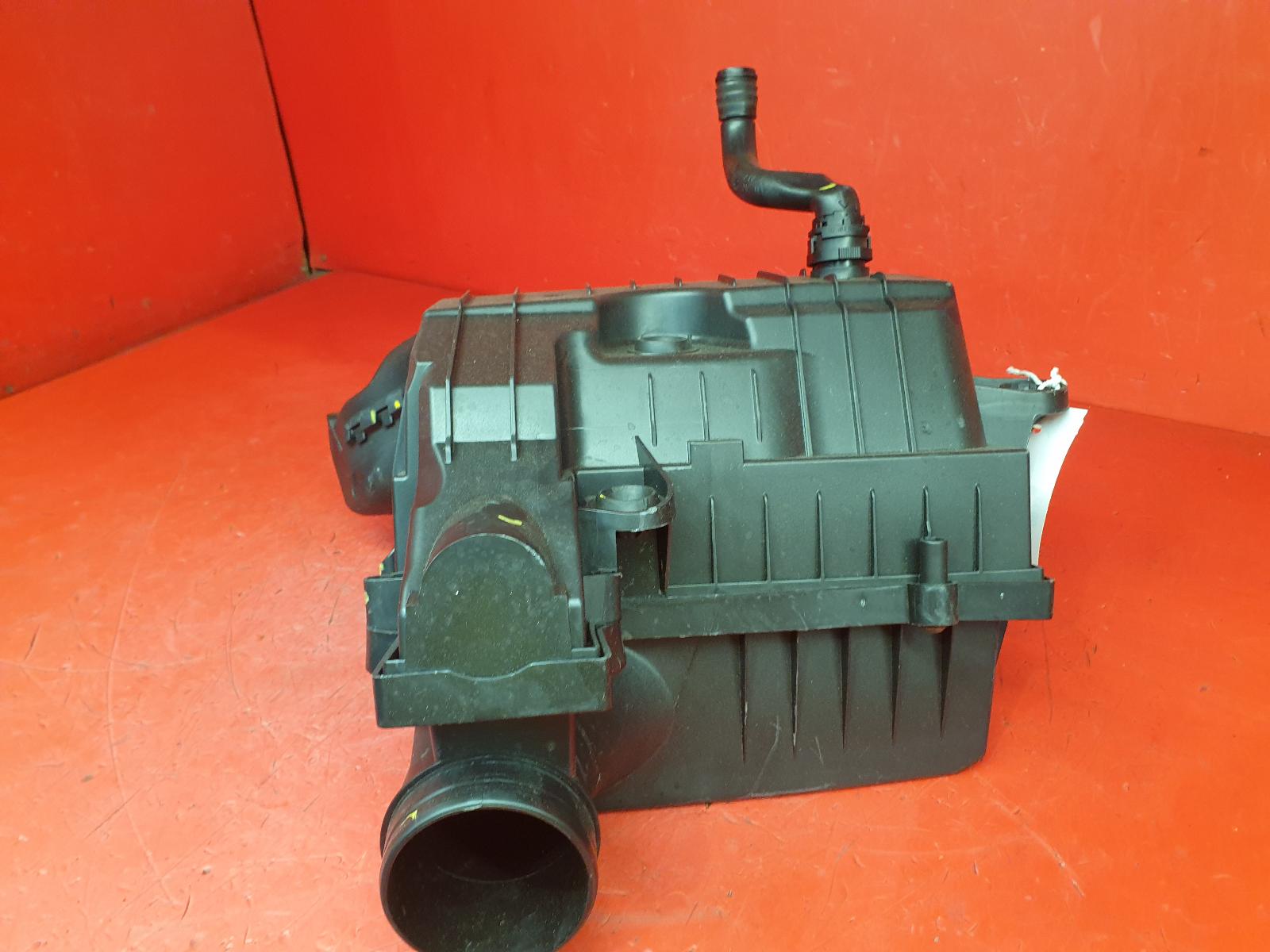 View Auto part Air Cleaner/Box Volkswagen Golf 2018