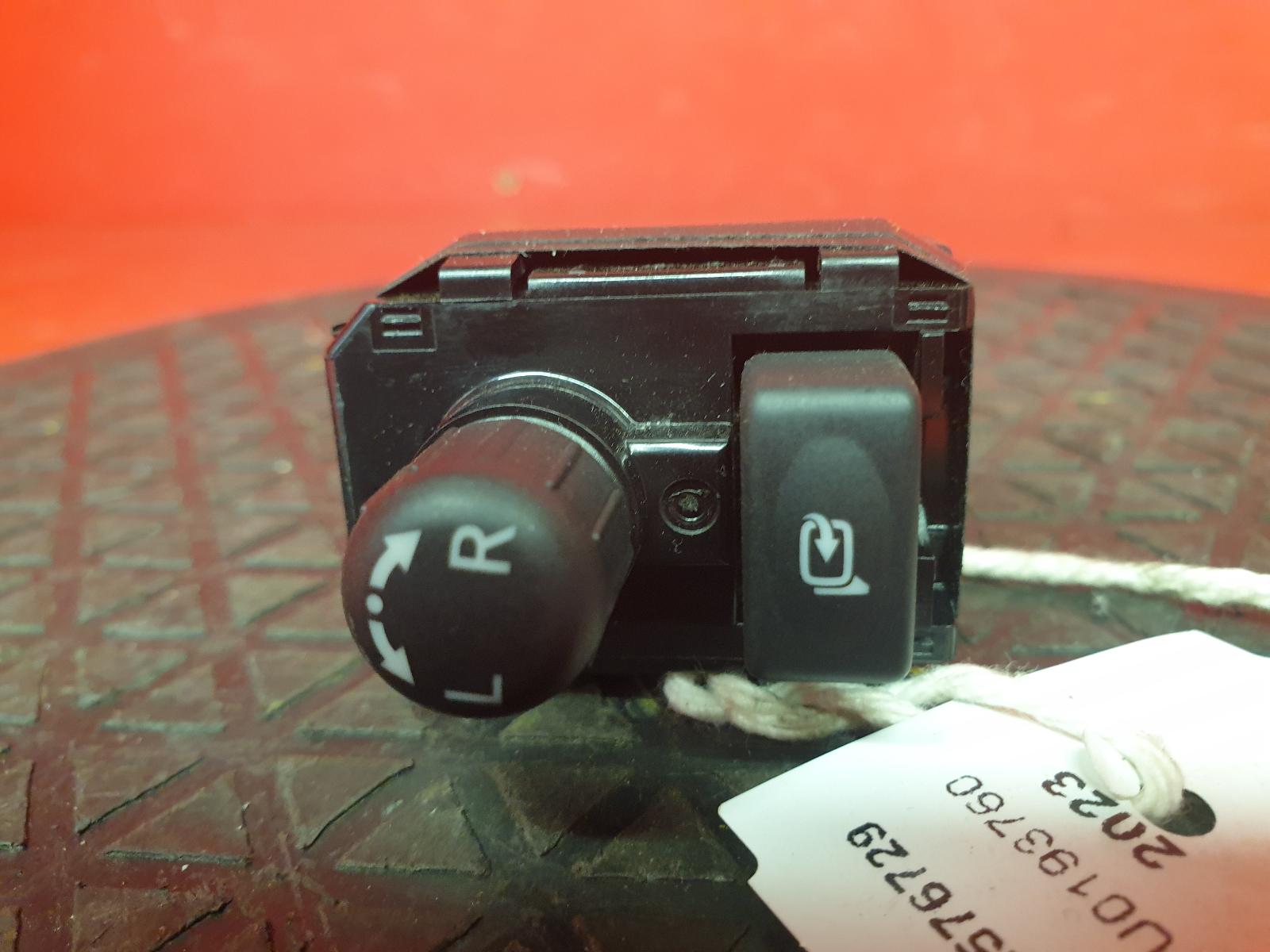 View Auto part Mirror Switch Nissan Leaf 2023