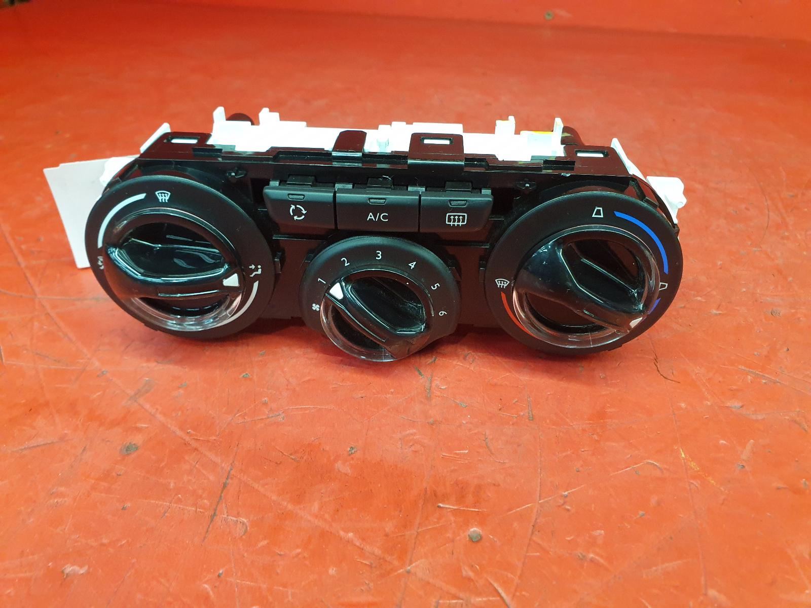 View Auto part Heater/AC Controller Peugeot 208 2017